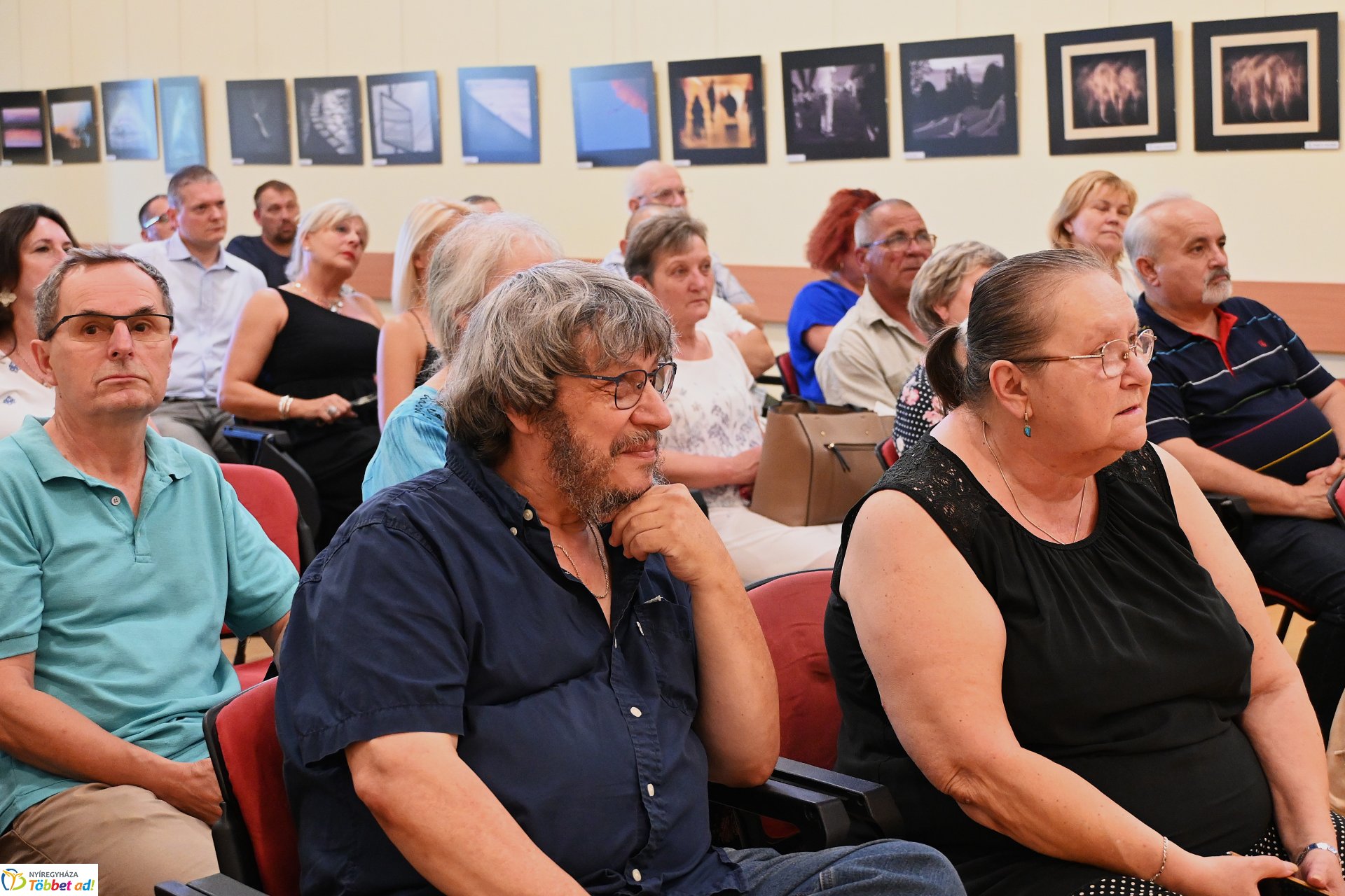 A Helios-Art Fotóklub kiállítása a könyvtárban