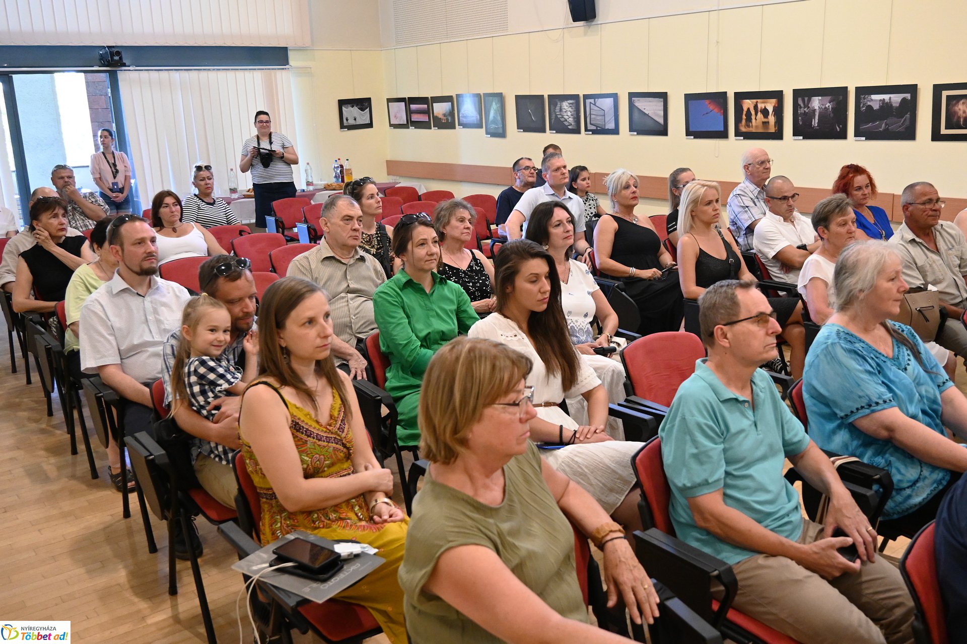 A Helios-Art Fotóklub kiállítása a könyvtárban