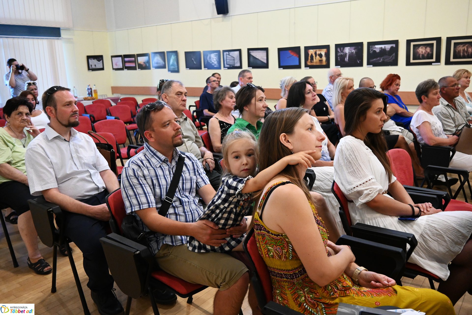 A Helios-Art Fotóklub kiállítása a könyvtárban