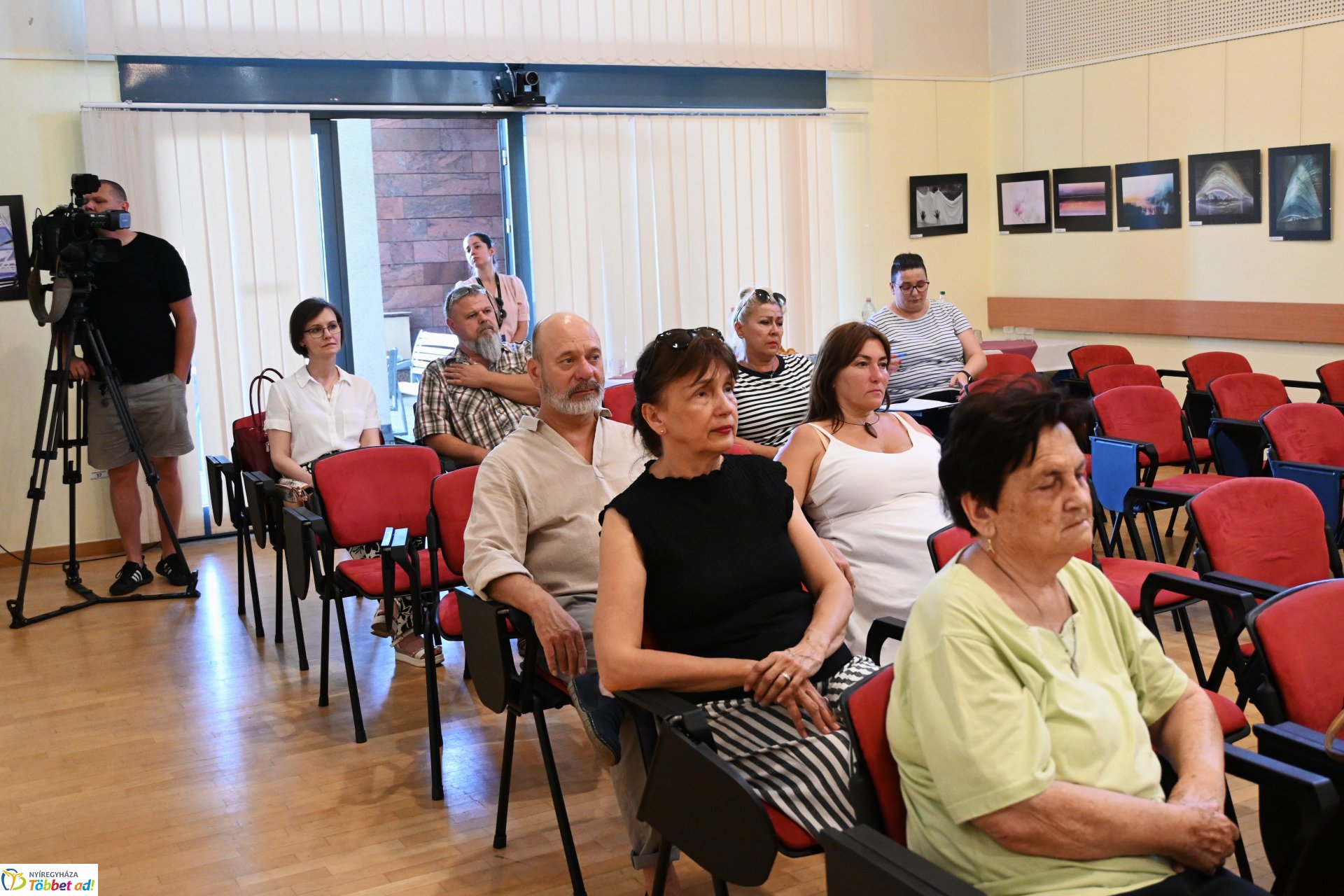 A Helios-Art Fotóklub kiállítása a könyvtárban