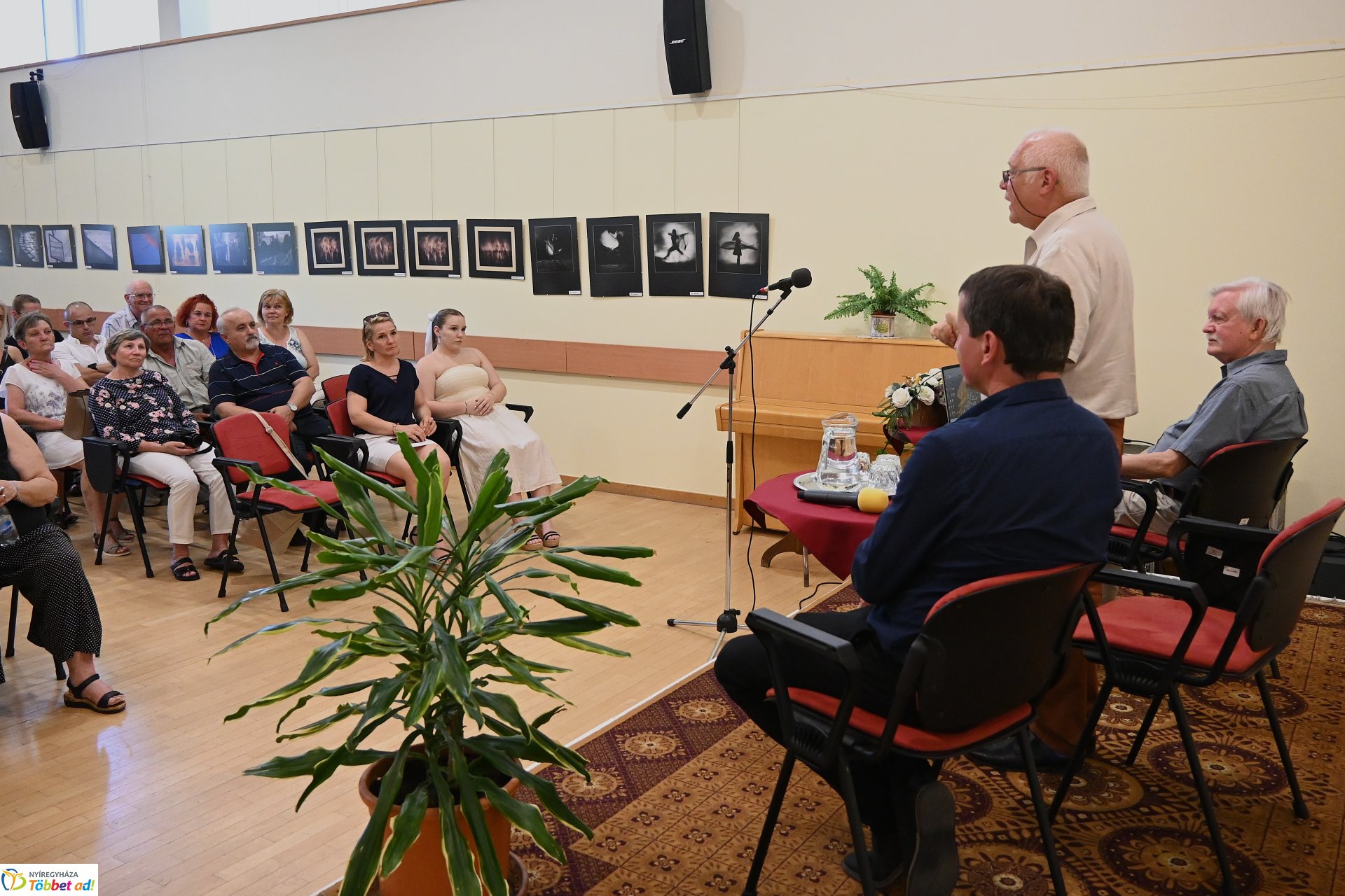 A Helios-Art Fotóklub kiállítása a könyvtárban