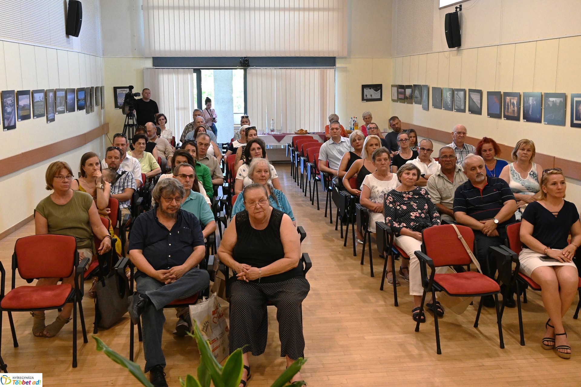 A Helios-Art Fotóklub kiállítása a könyvtárban