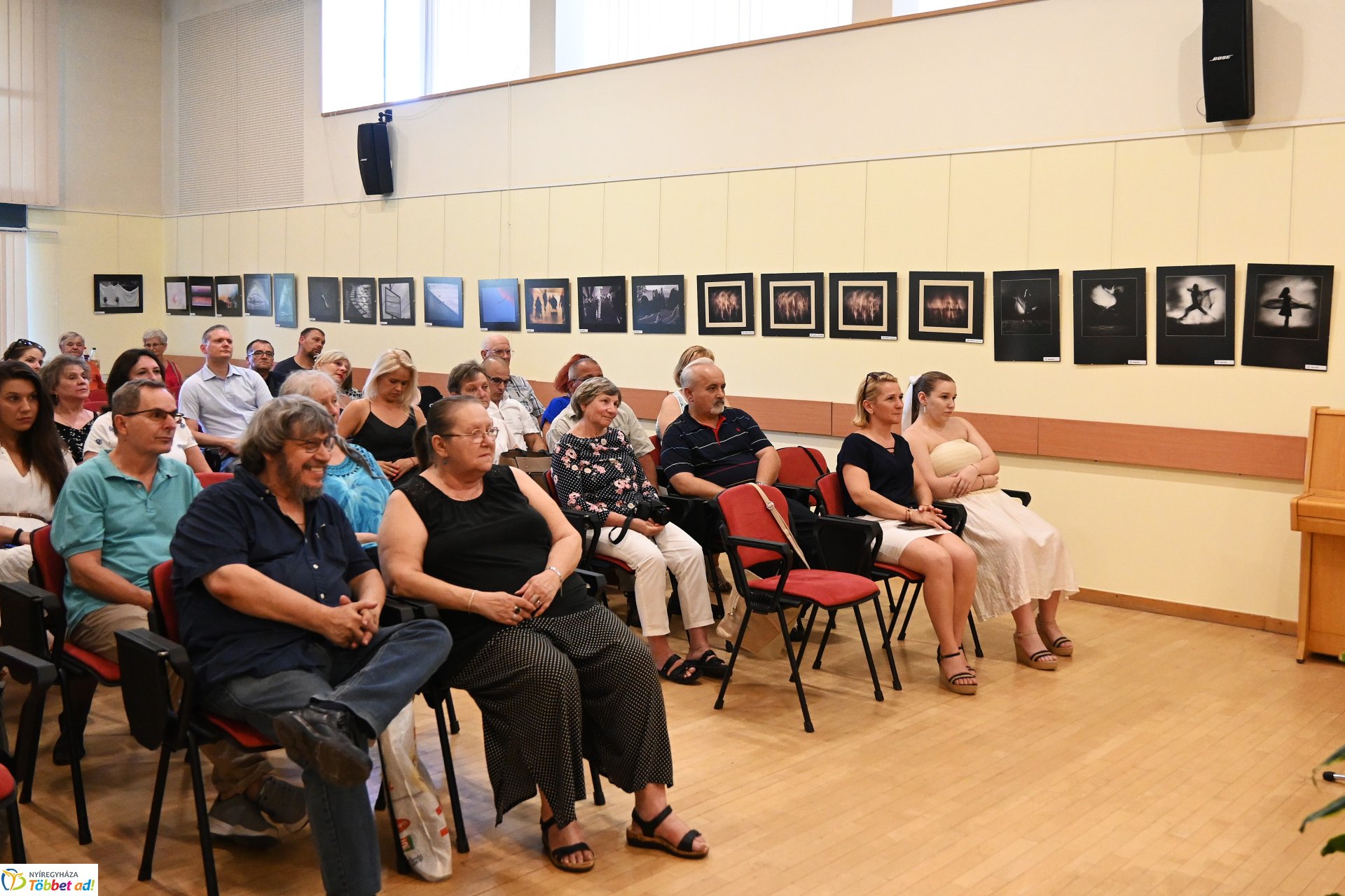 A Helios-Art Fotóklub kiállítása a könyvtárban