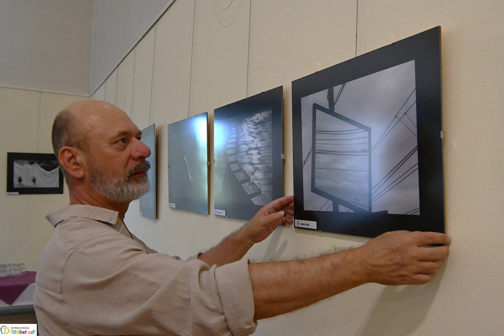 A Helios-Art Fotóklub kiállítása a könyvtárban