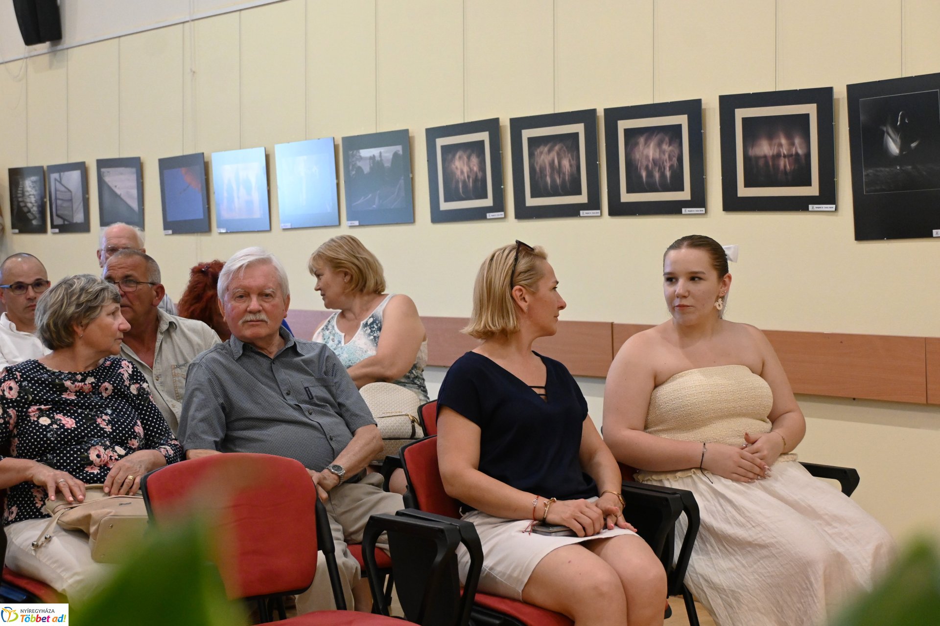 A Helios-Art Fotóklub kiállítása a könyvtárban