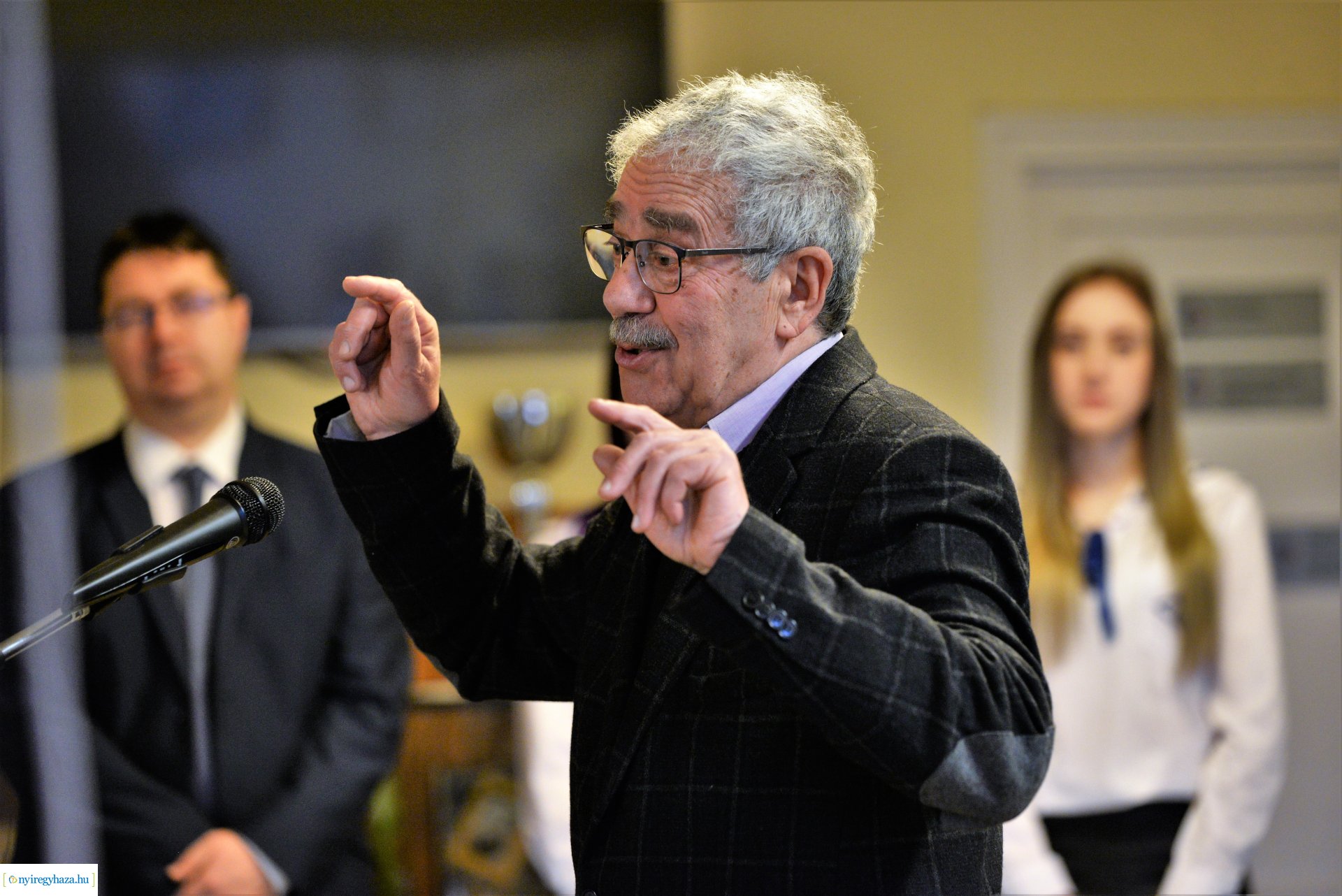 A Holokauszt Nemzetközi Emléknapja-kiállításmegnyitó a Zrínyi Ilona Gimnáziumban