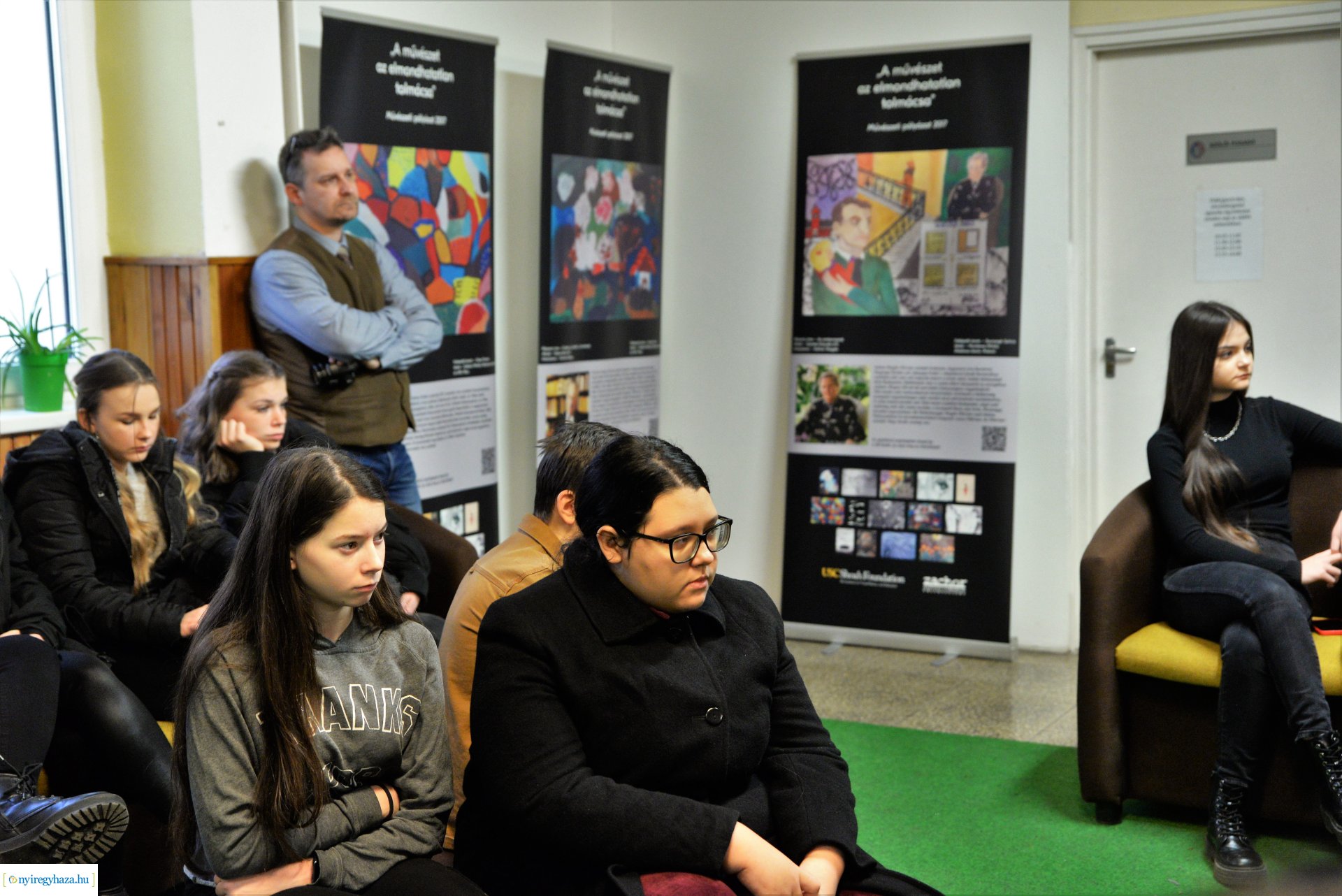 A Holokauszt Nemzetközi Emléknapja-kiállításmegnyitó a Zrínyi Ilona Gimnáziumban