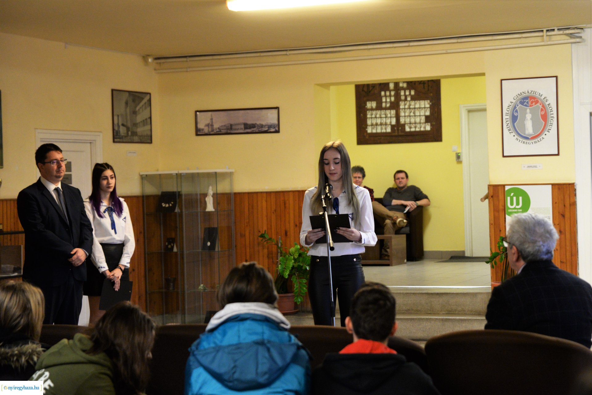 A Holokauszt Nemzetközi Emléknapja-kiállításmegnyitó a Zrínyi Ilona Gimnáziumban