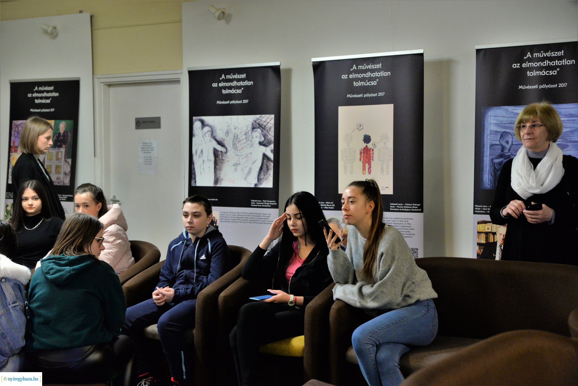 A Holokauszt Nemzetközi Emléknapja-kiállításmegnyitó a Zrínyi Ilona Gimnáziumban