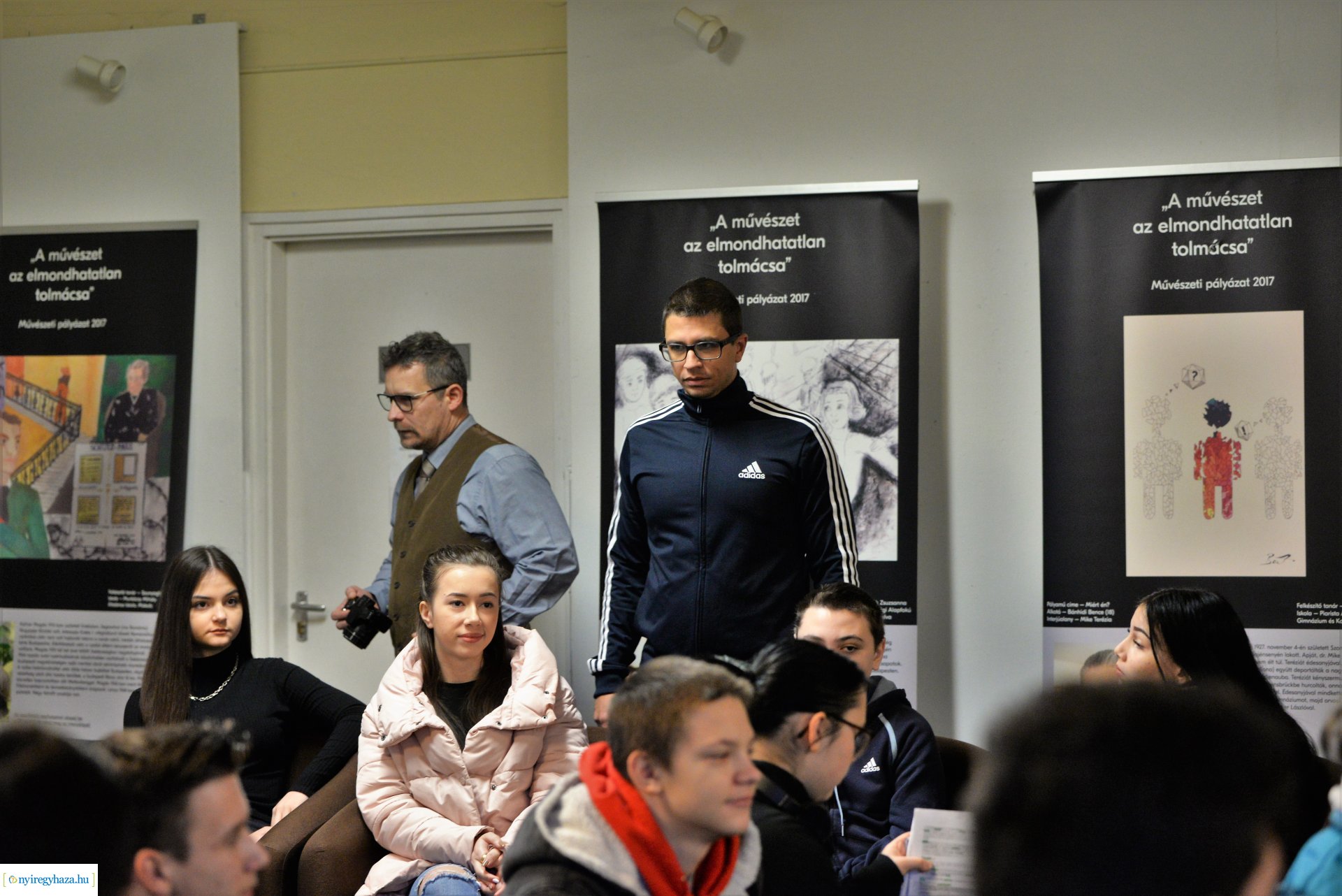 A Holokauszt Nemzetközi Emléknapja-kiállításmegnyitó a Zrínyi Ilona Gimnáziumban