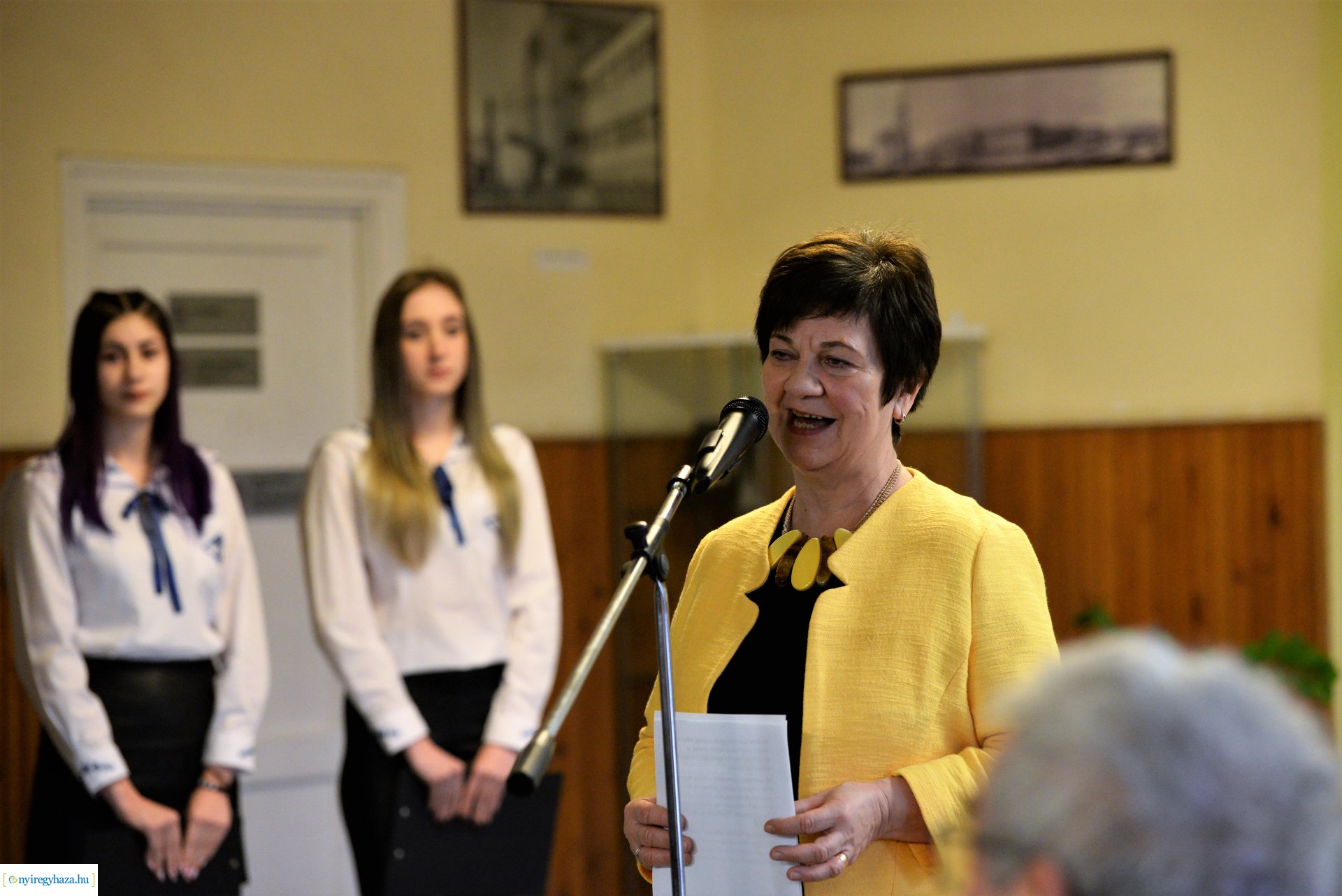 A Holokauszt Nemzetközi Emléknapja-kiállításmegnyitó a Zrínyi Ilona Gimnáziumban