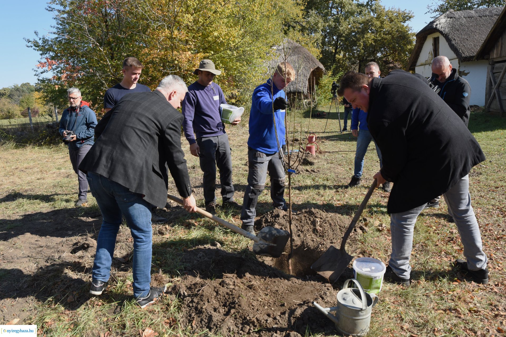 A HÜBNER-H Kft. felajánlása - faültetés a Sóstói Múzeumfaluban 