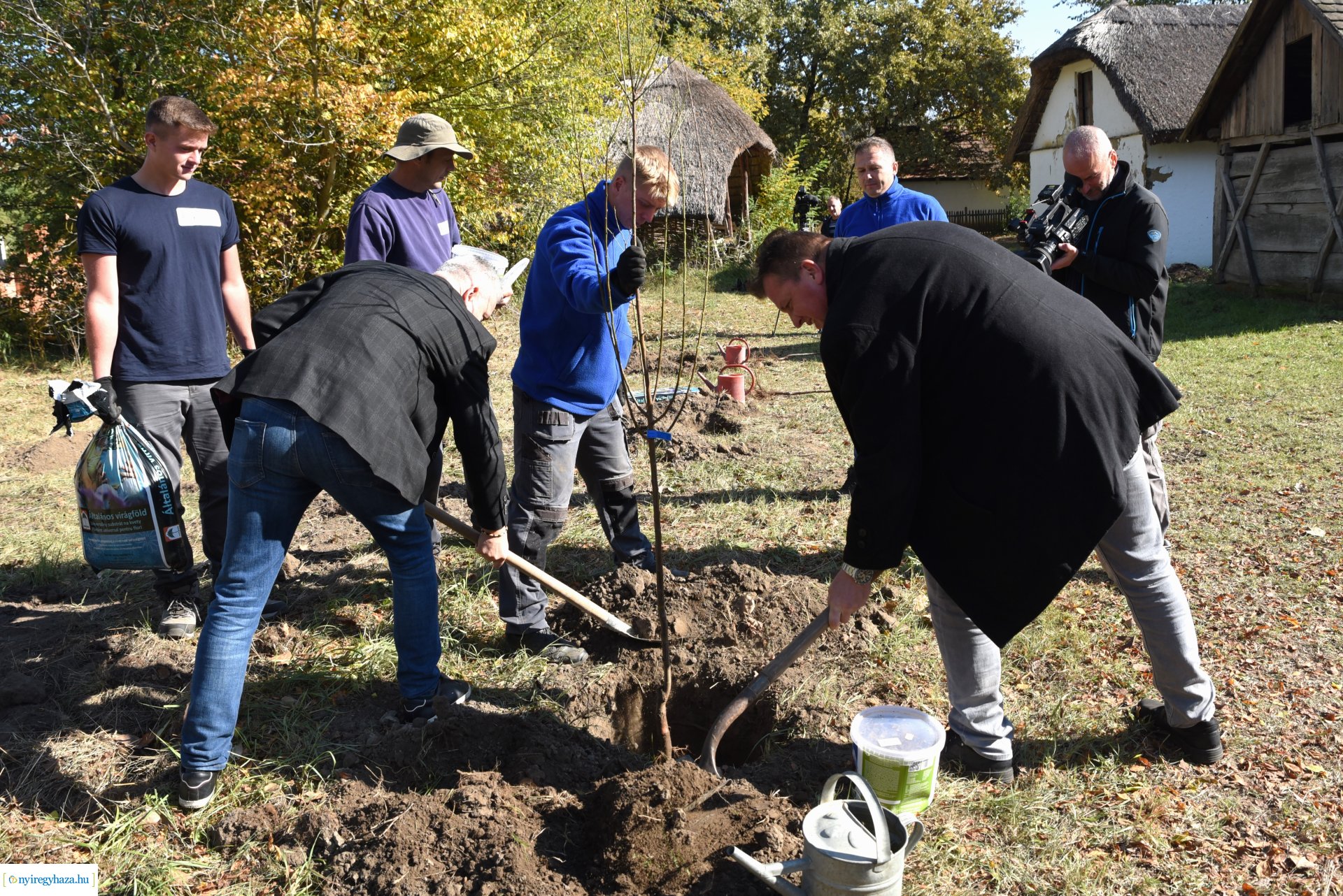 A HÜBNER-H Kft. felajánlása - faültetés a Sóstói Múzeumfaluban 