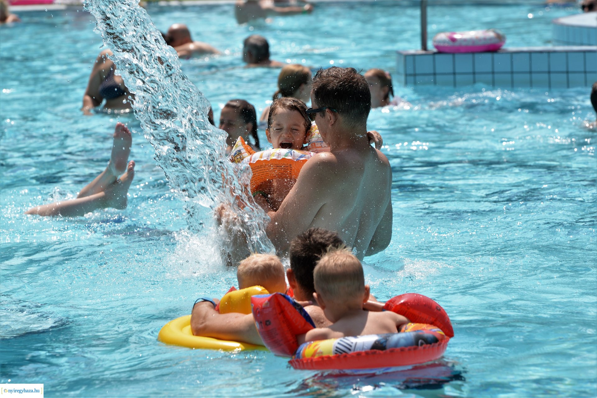 A kánikula első napja a Parkfürdőben