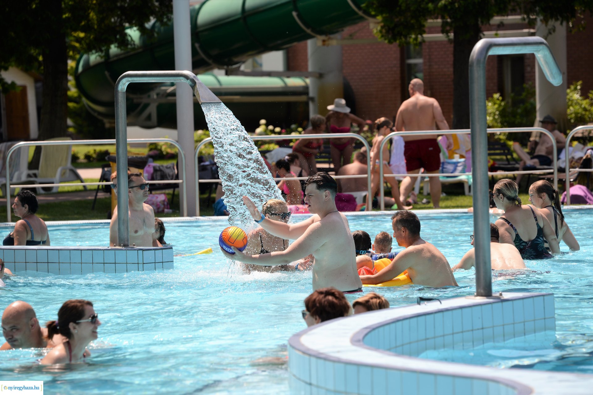 A kánikula első napja a Parkfürdőben