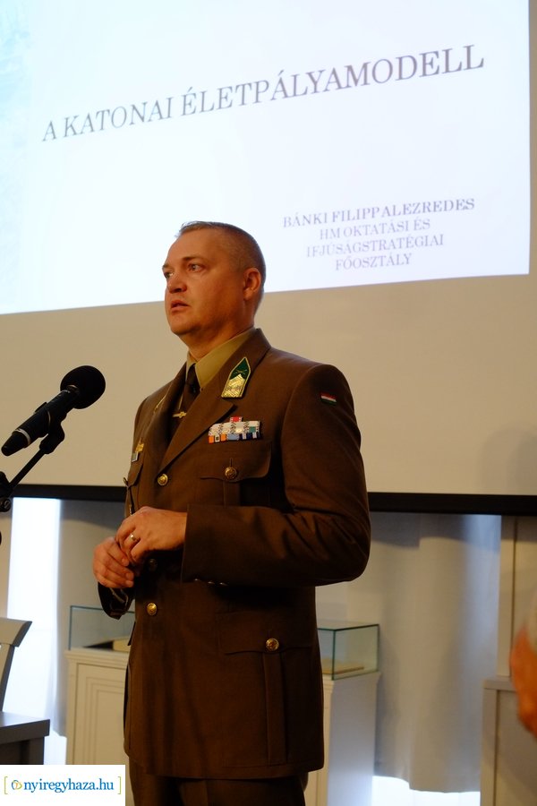 A katonai életpályamodell - előadás
