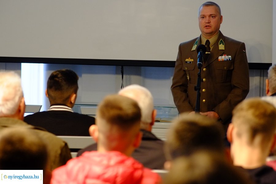 A katonai életpályamodell - előadás