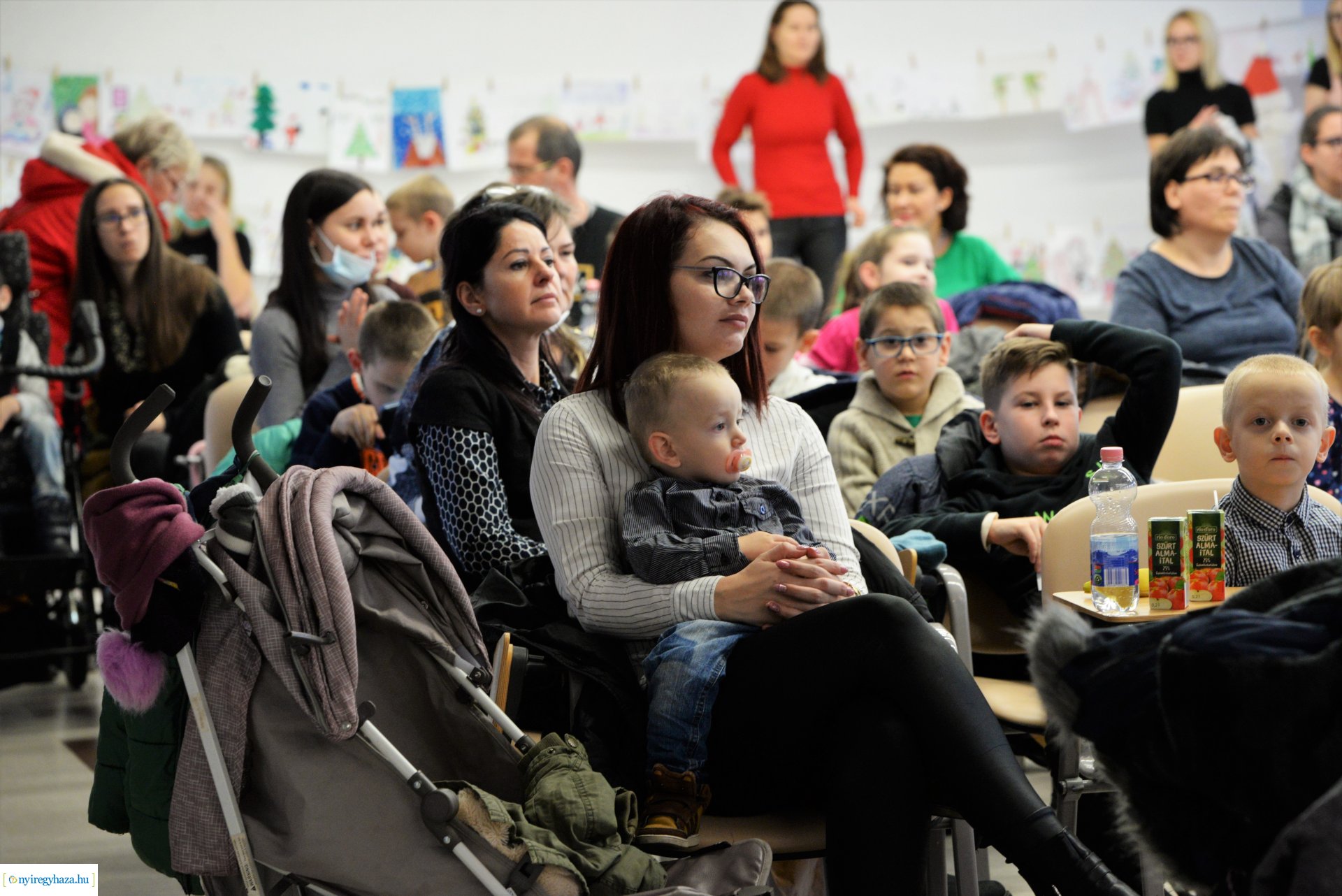 A  Kérlek segíts Alapítvány karácsonyi ünnepsége