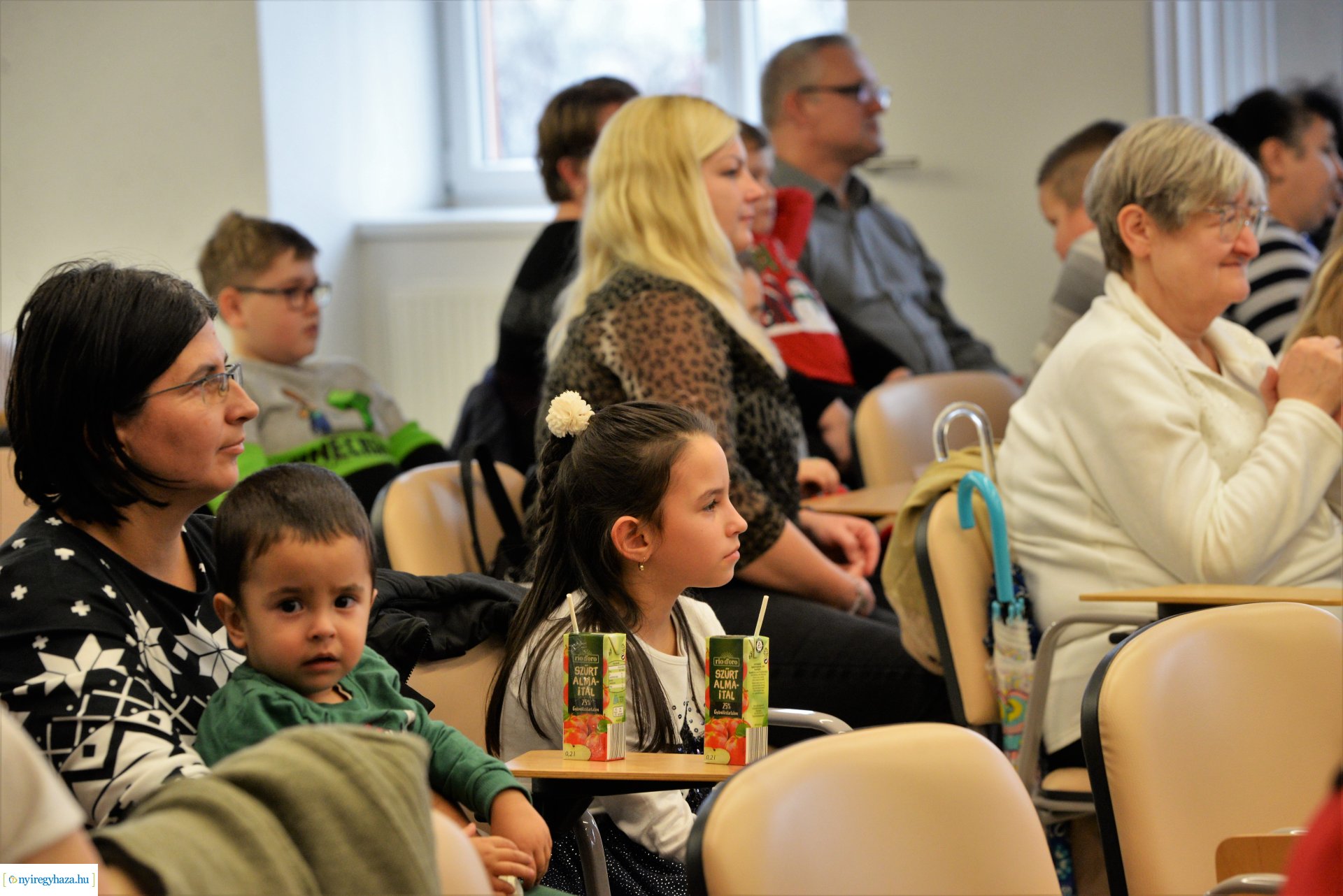 A  Kérlek segíts Alapítvány karácsonyi ünnepsége