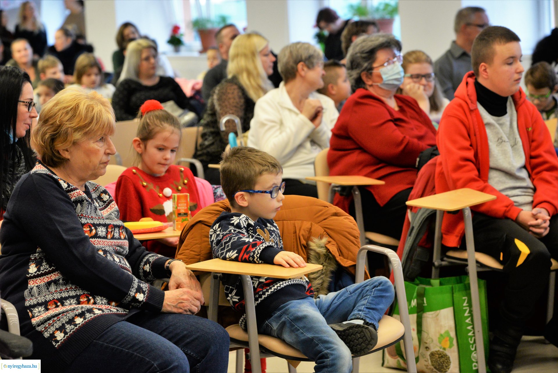 A  Kérlek segíts Alapítvány karácsonyi ünnepsége