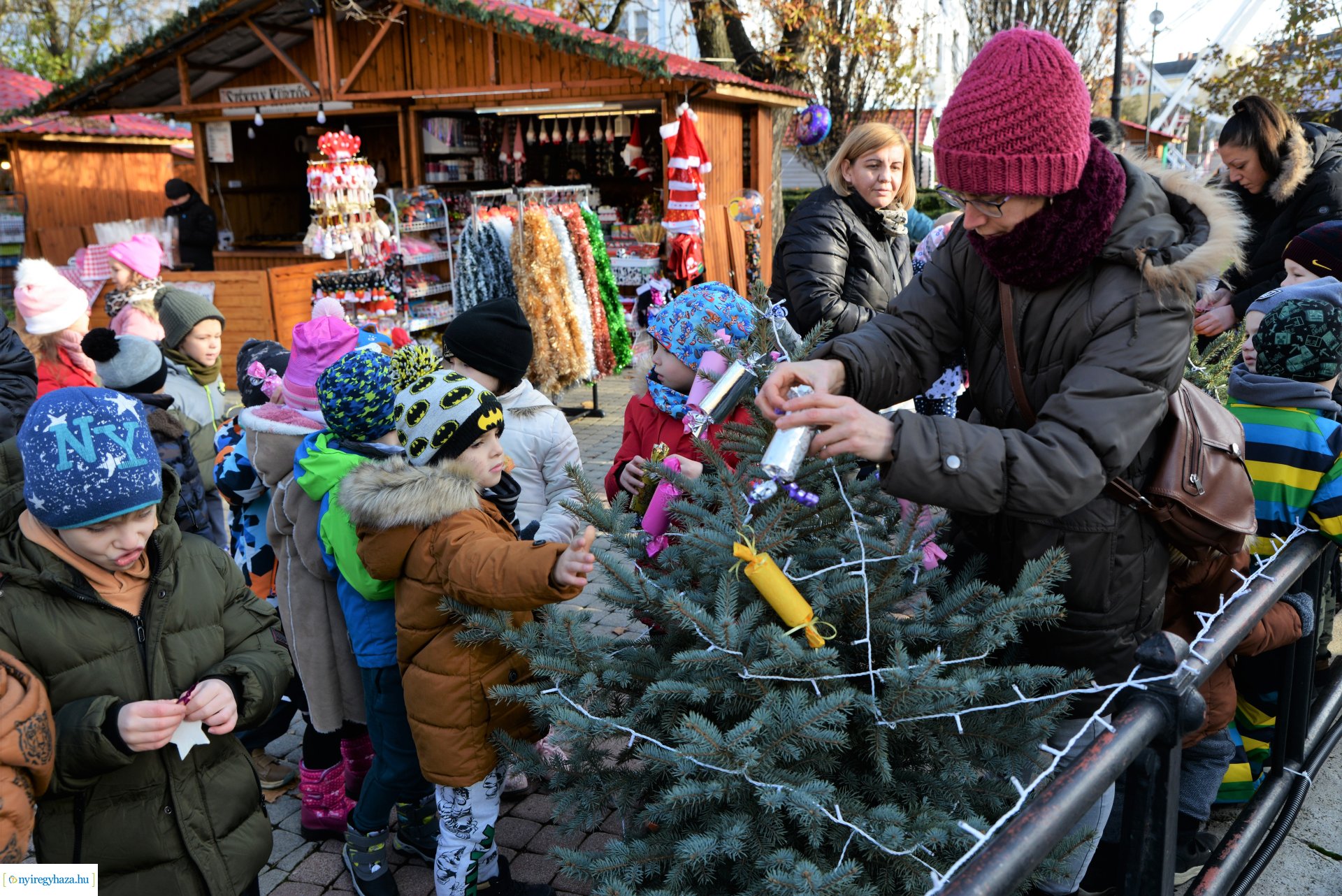 A "Kis karácsonyi sétány-t" óvodások díszítették