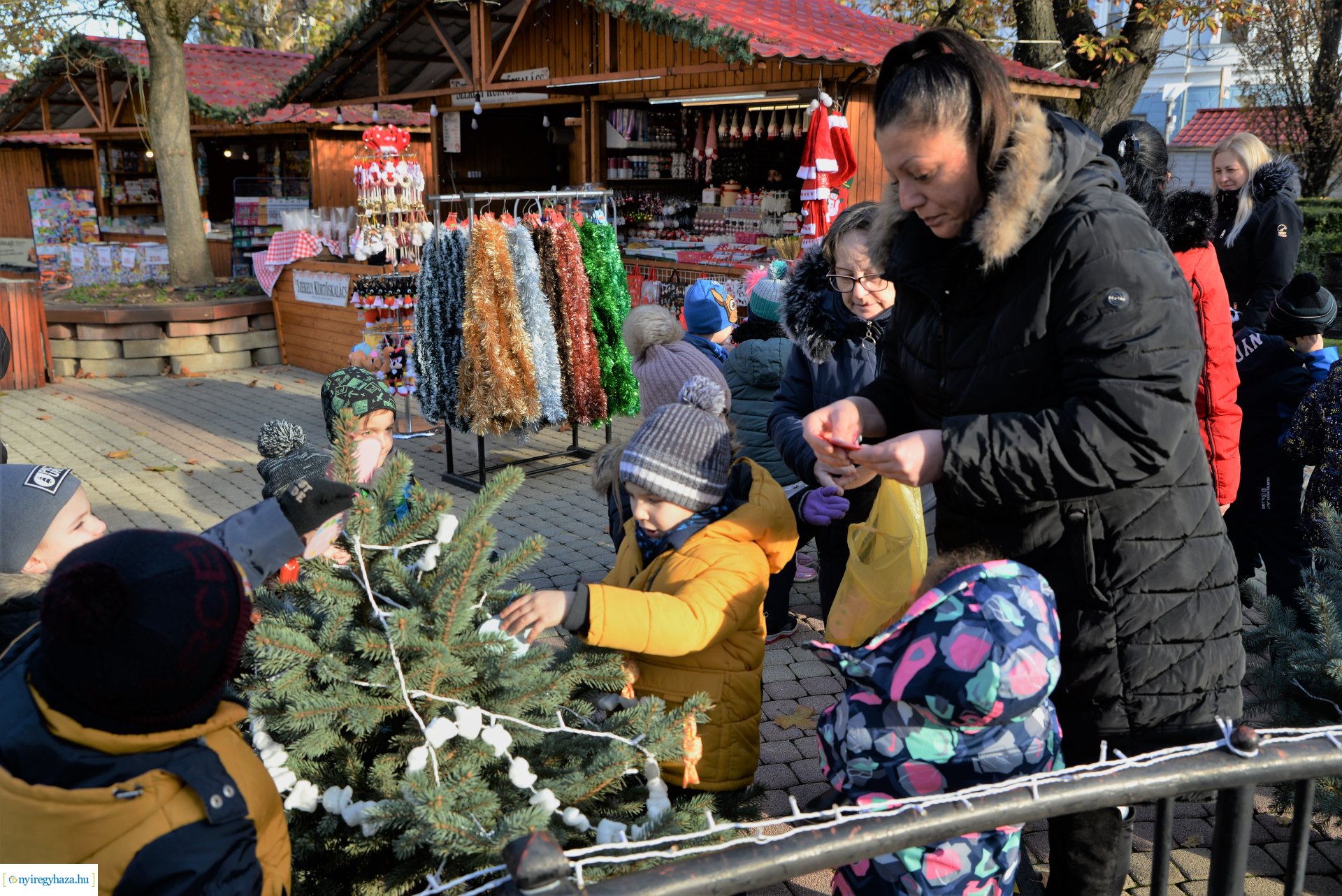 A "Kis karácsonyi sétány-t" óvodások díszítették