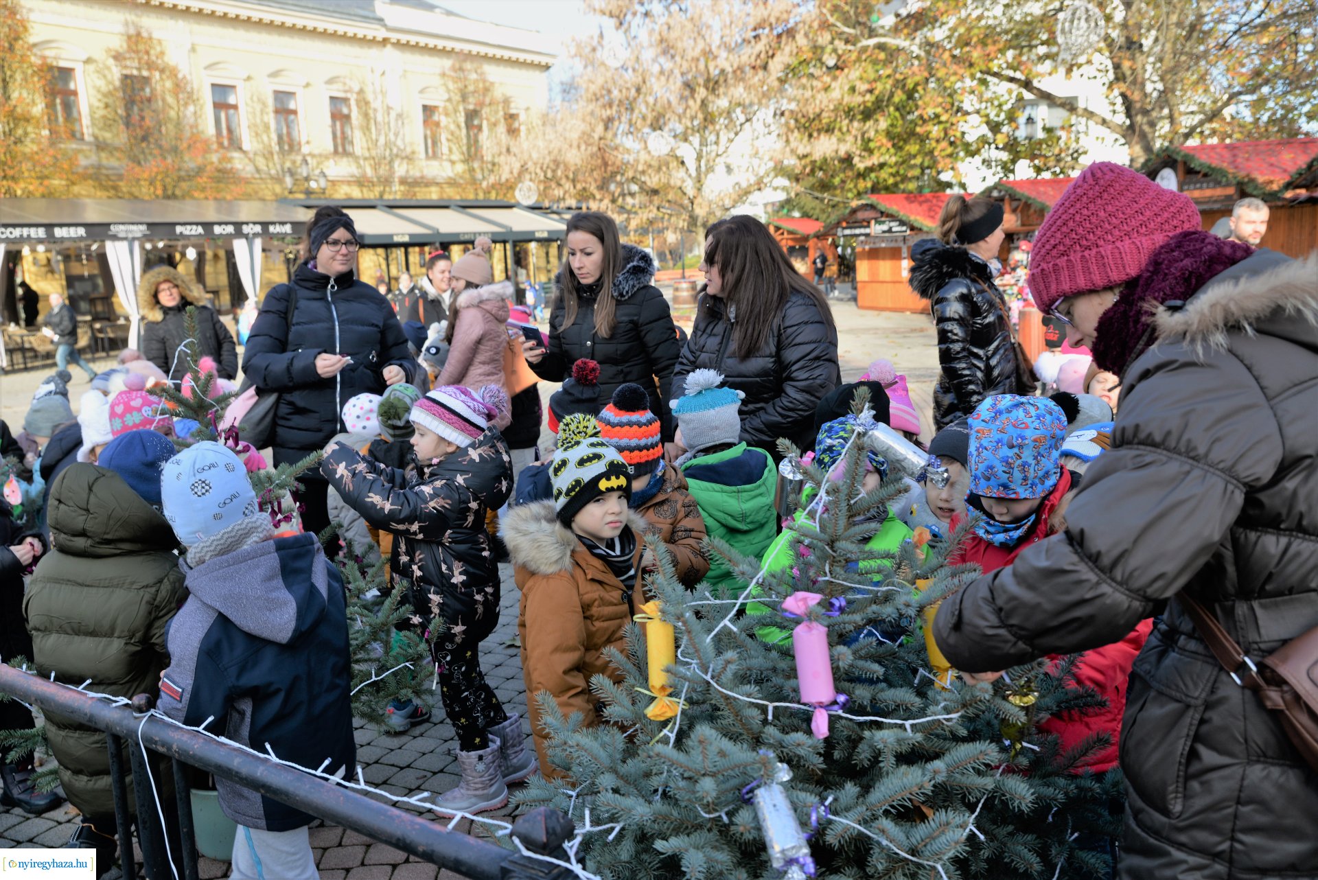 A "Kis karácsonyi sétány-t" óvodások díszítették