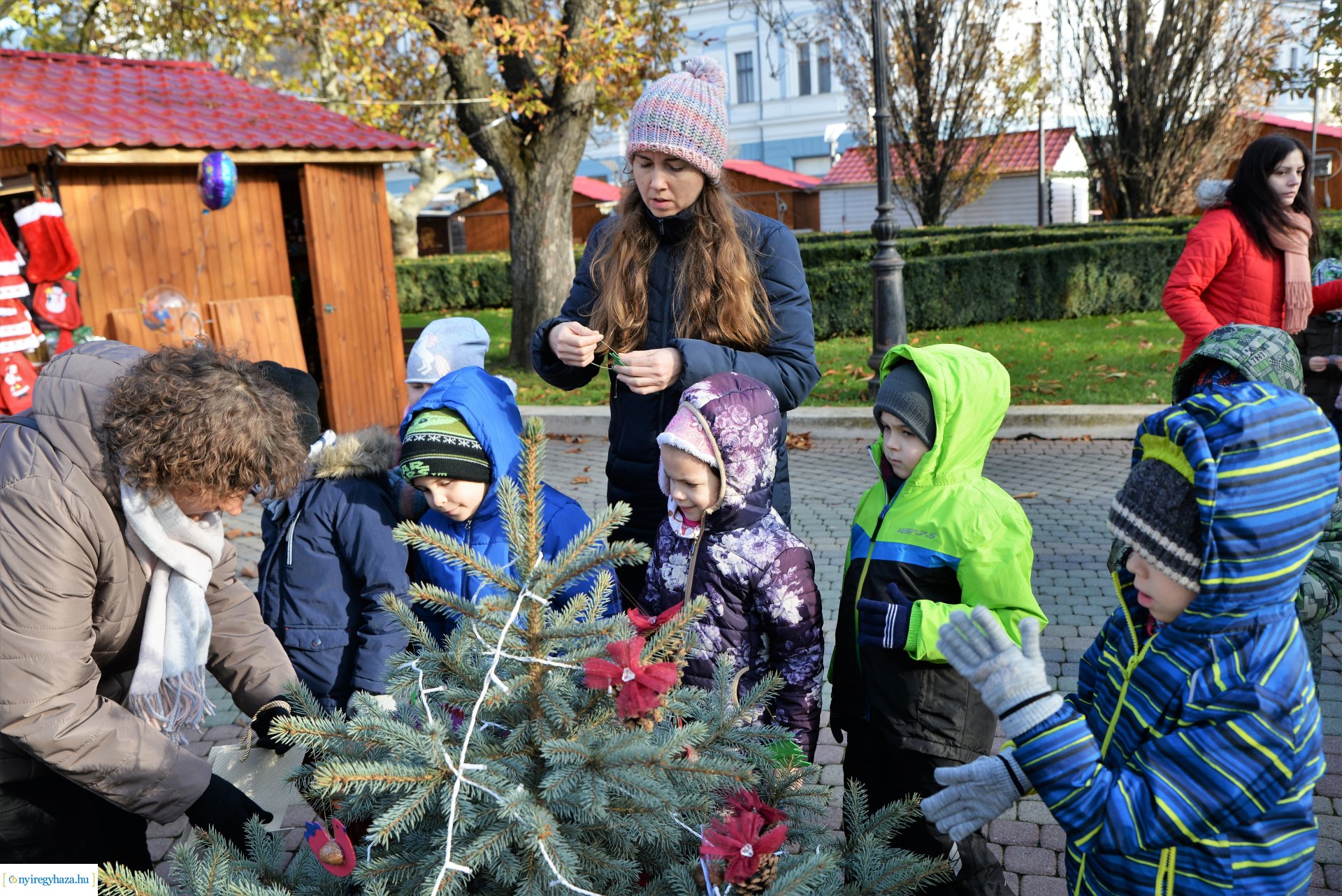A "Kis karácsonyi sétány-t" óvodások díszítették