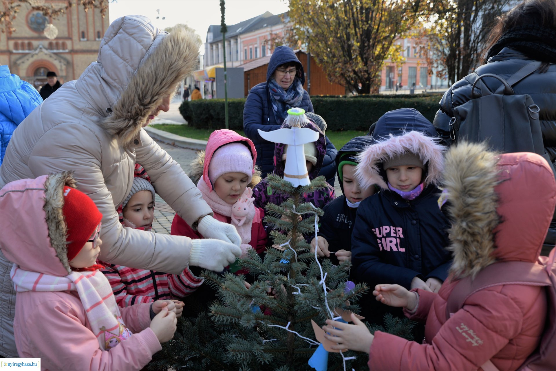 A "Kis karácsonyi sétány-t" óvodások díszítették