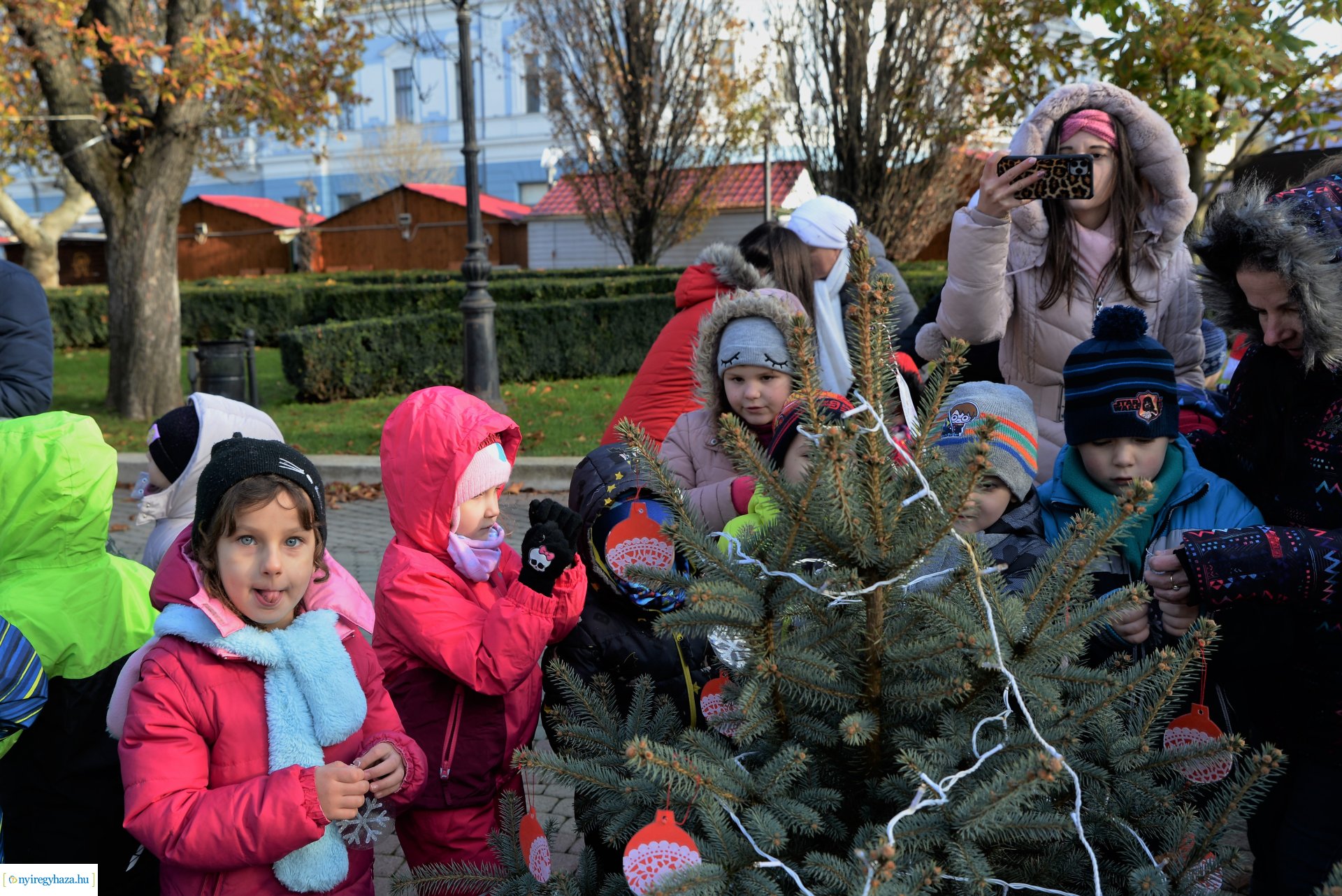 A "Kis karácsonyi sétány-t" óvodások díszítették