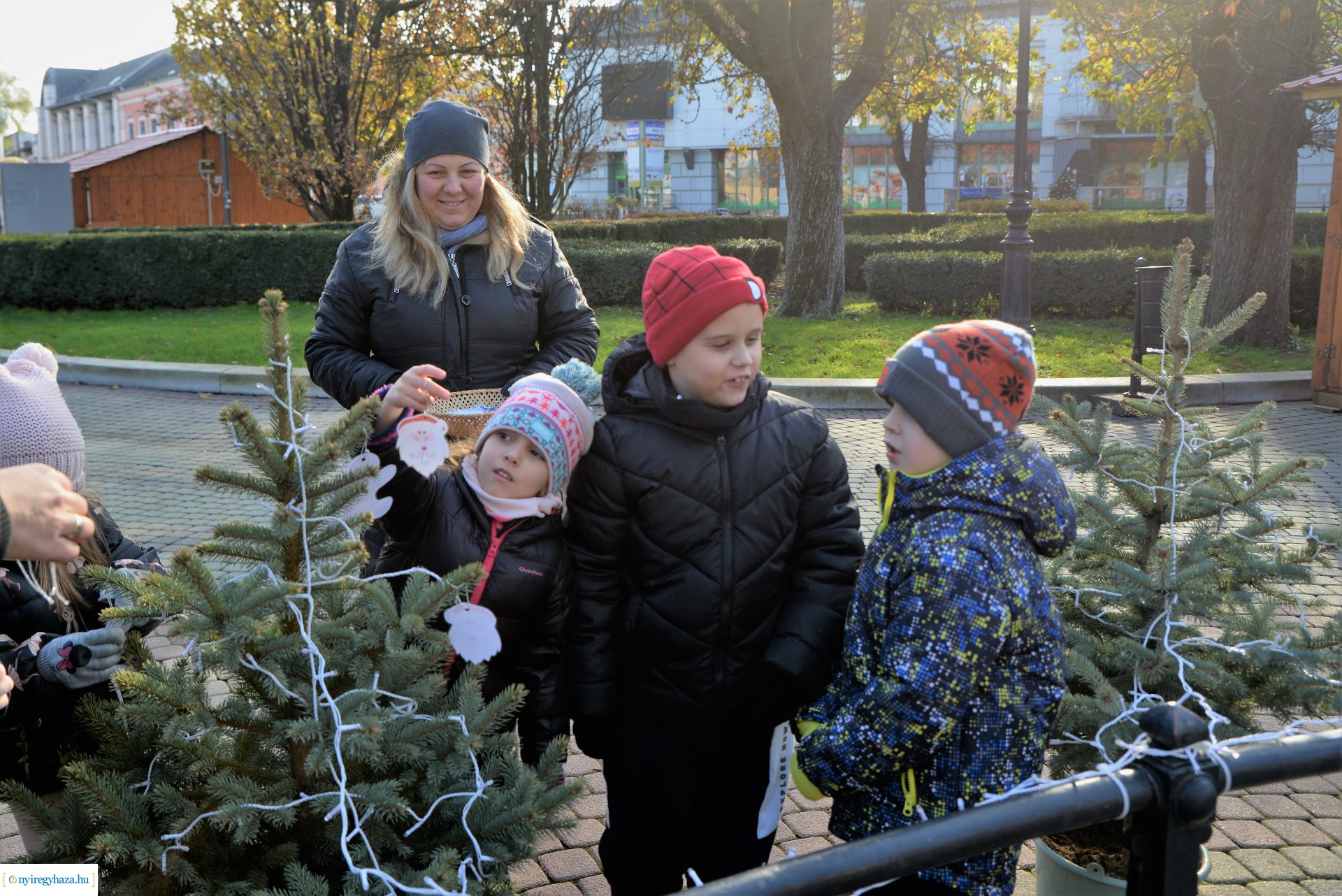 A "Kis karácsonyi sétány-t" óvodások díszítették