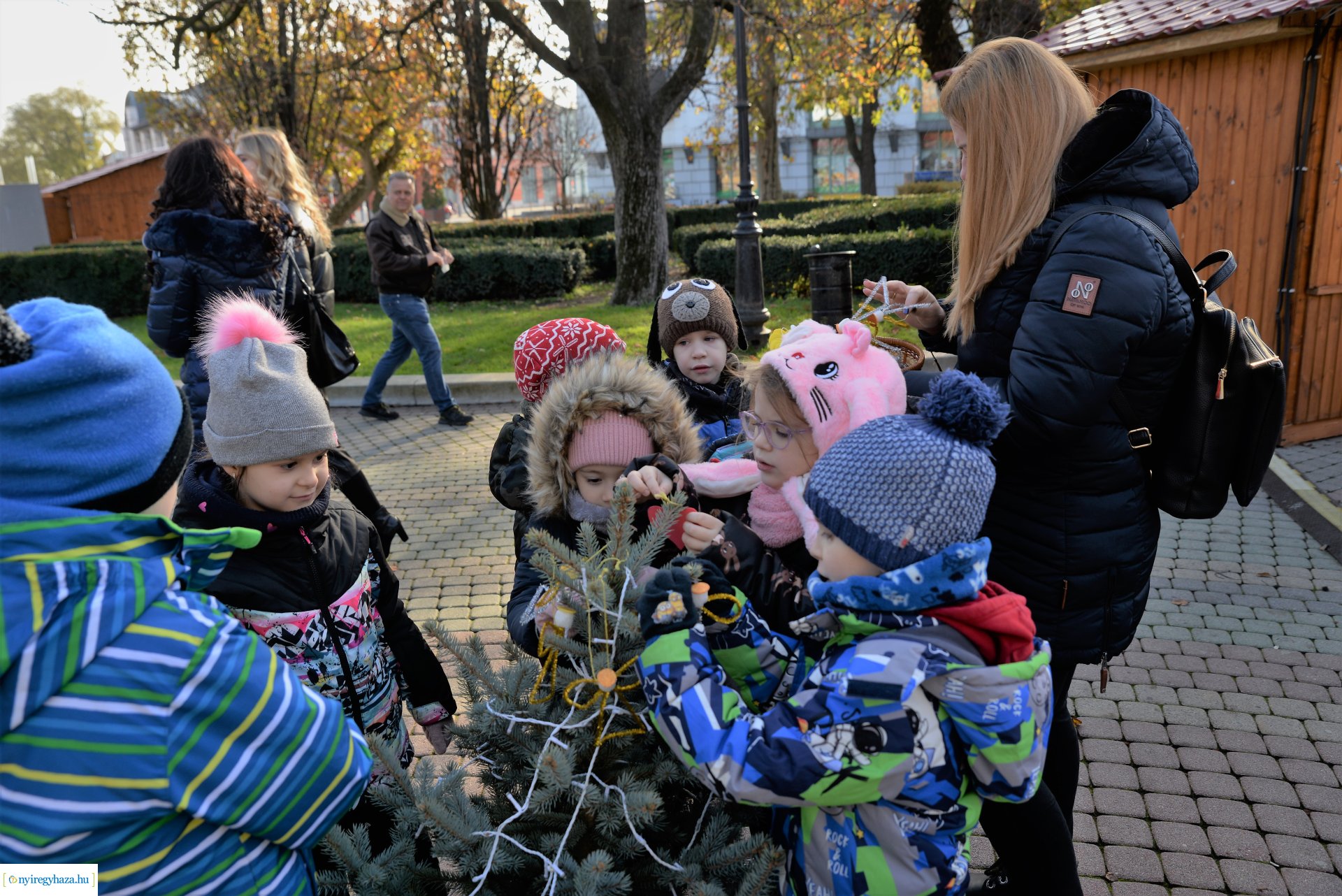 A "Kis karácsonyi sétány-t" óvodások díszítették