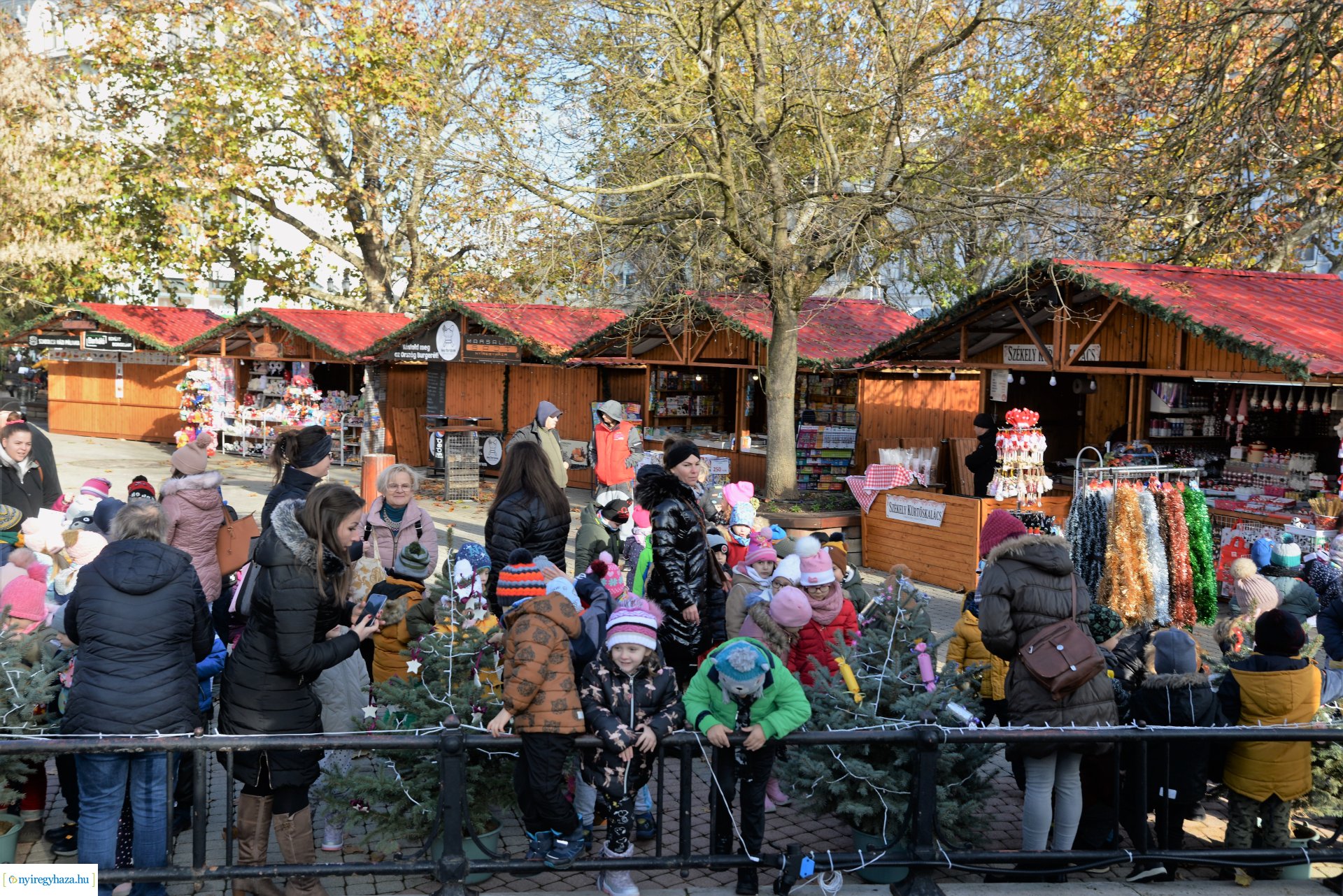 A "Kis karácsonyi sétány-t" óvodások díszítették