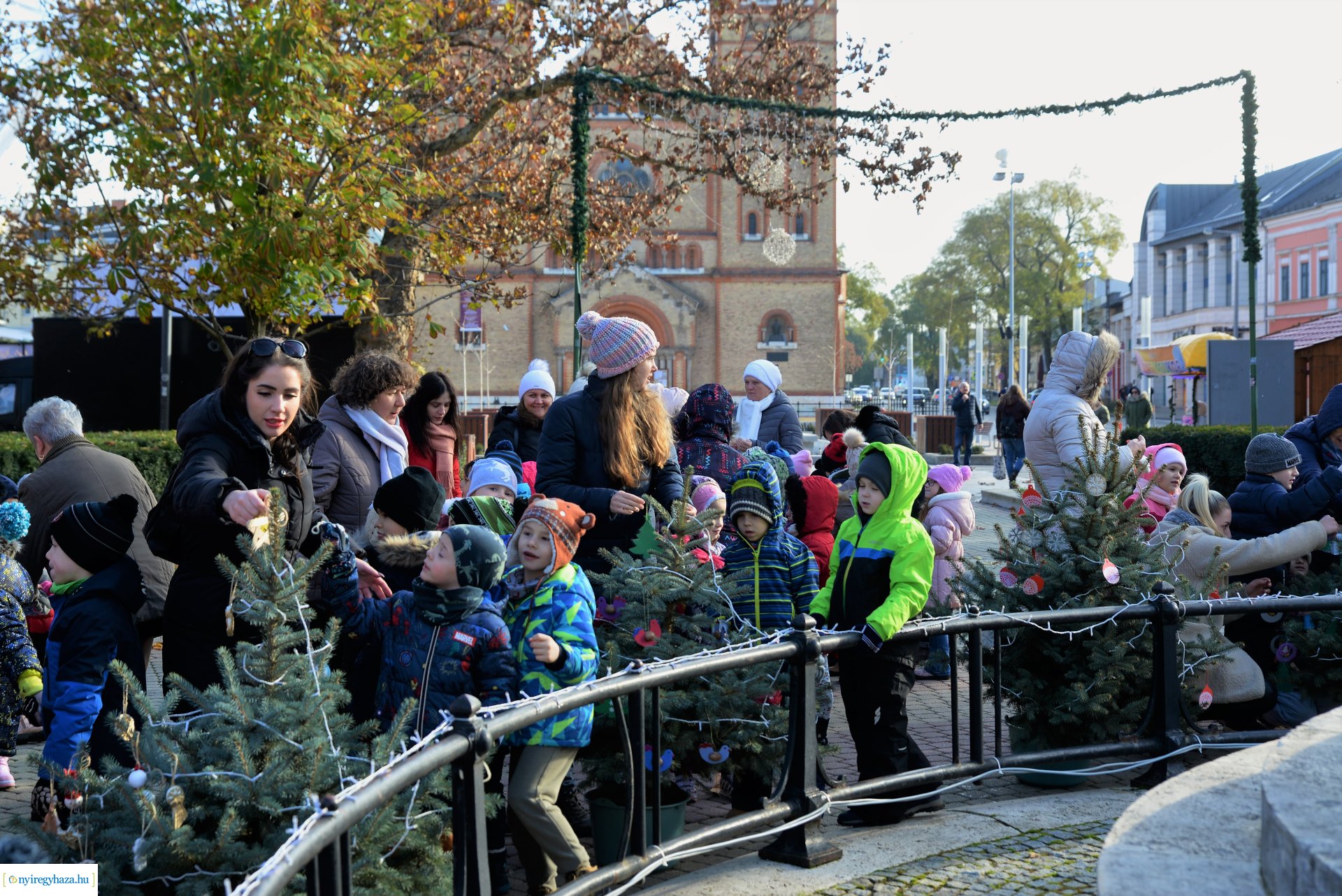 A "Kis karácsonyi sétány-t" óvodások díszítették