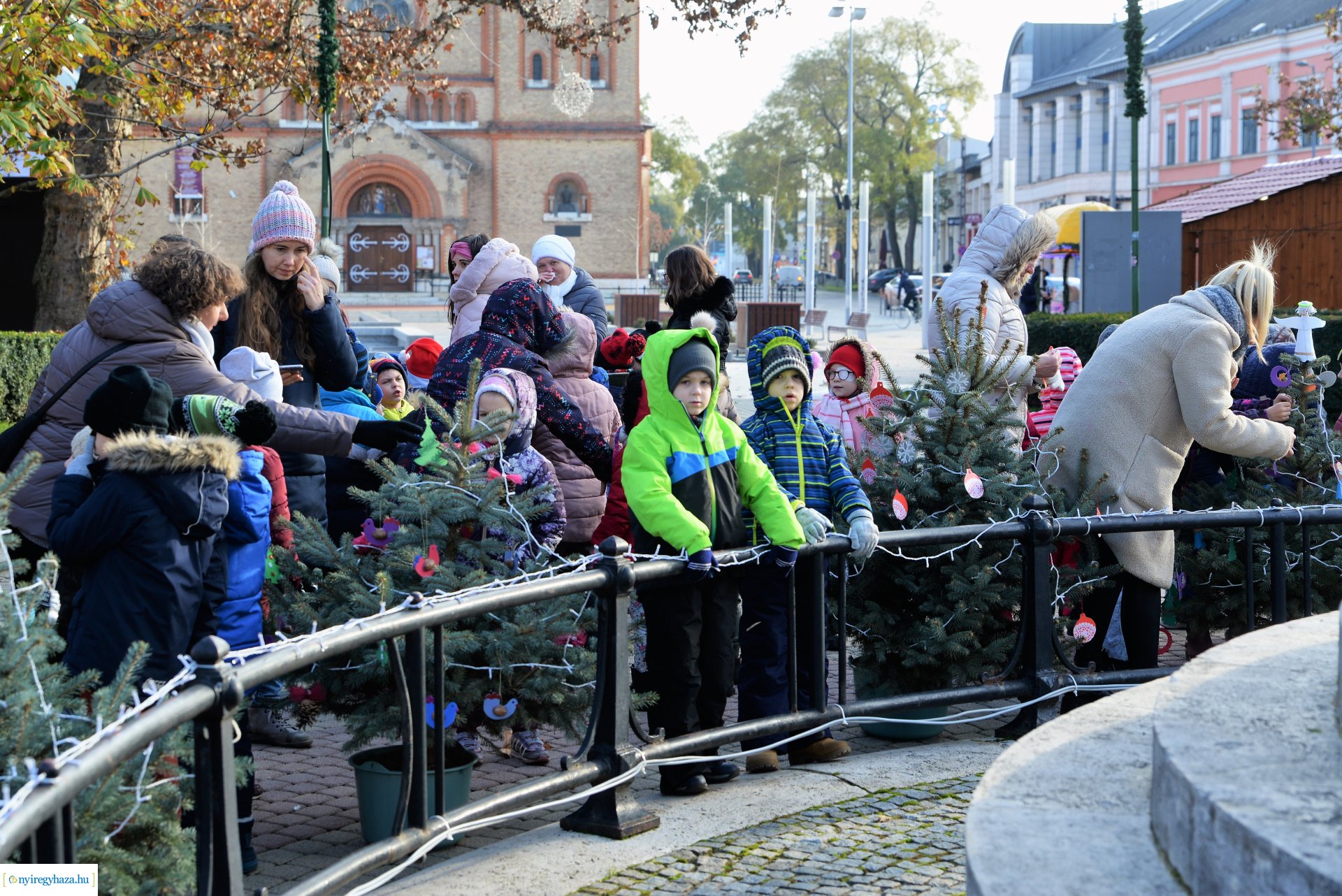 A "Kis karácsonyi sétány-t" óvodások díszítették