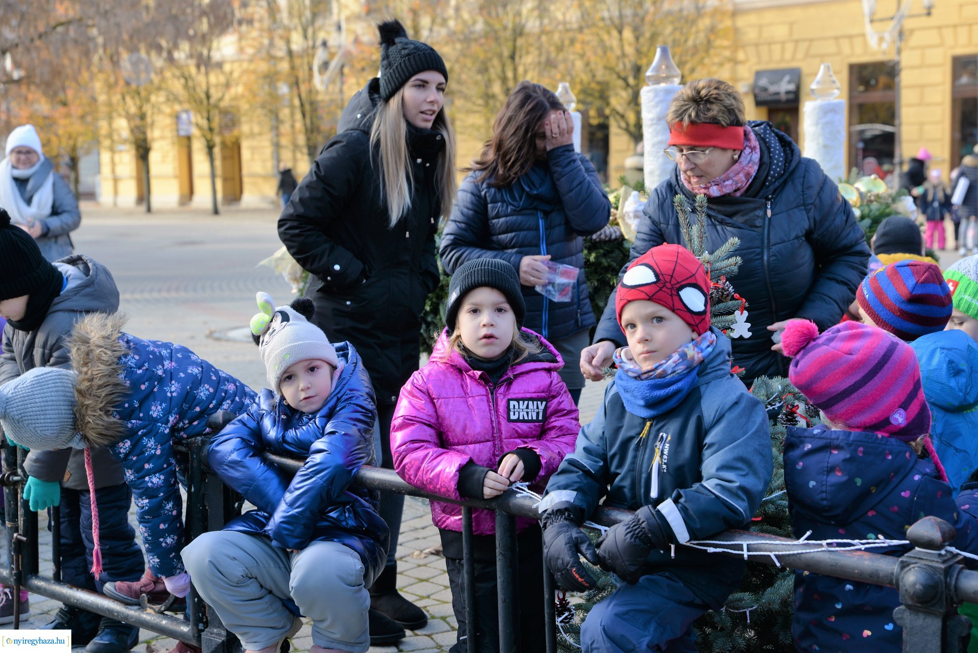A "Kis karácsonyi sétány-t" óvodások díszítették