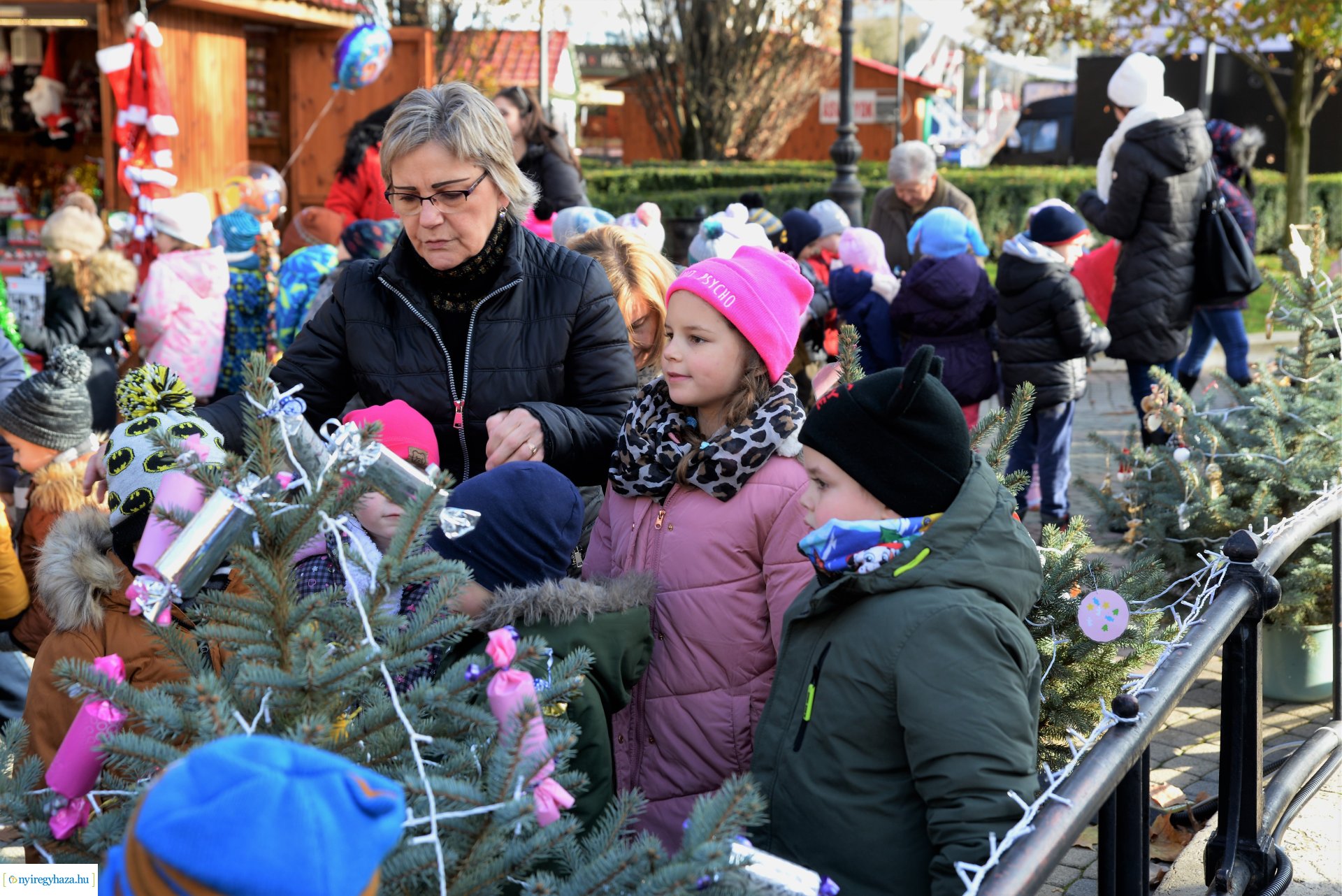 A "Kis karácsonyi sétány-t" óvodások díszítették