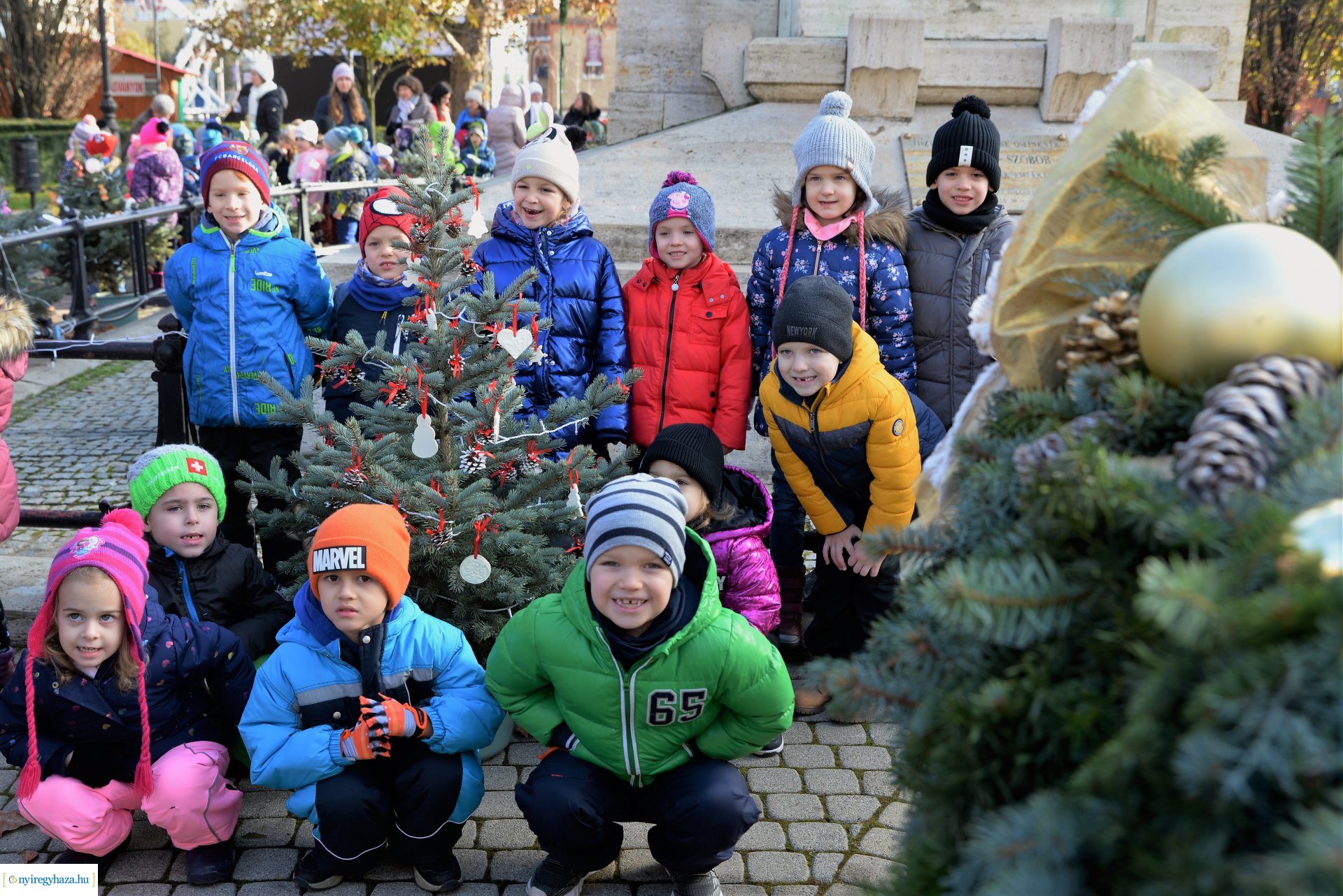 A "Kis karácsonyi sétány-t" óvodások díszítették