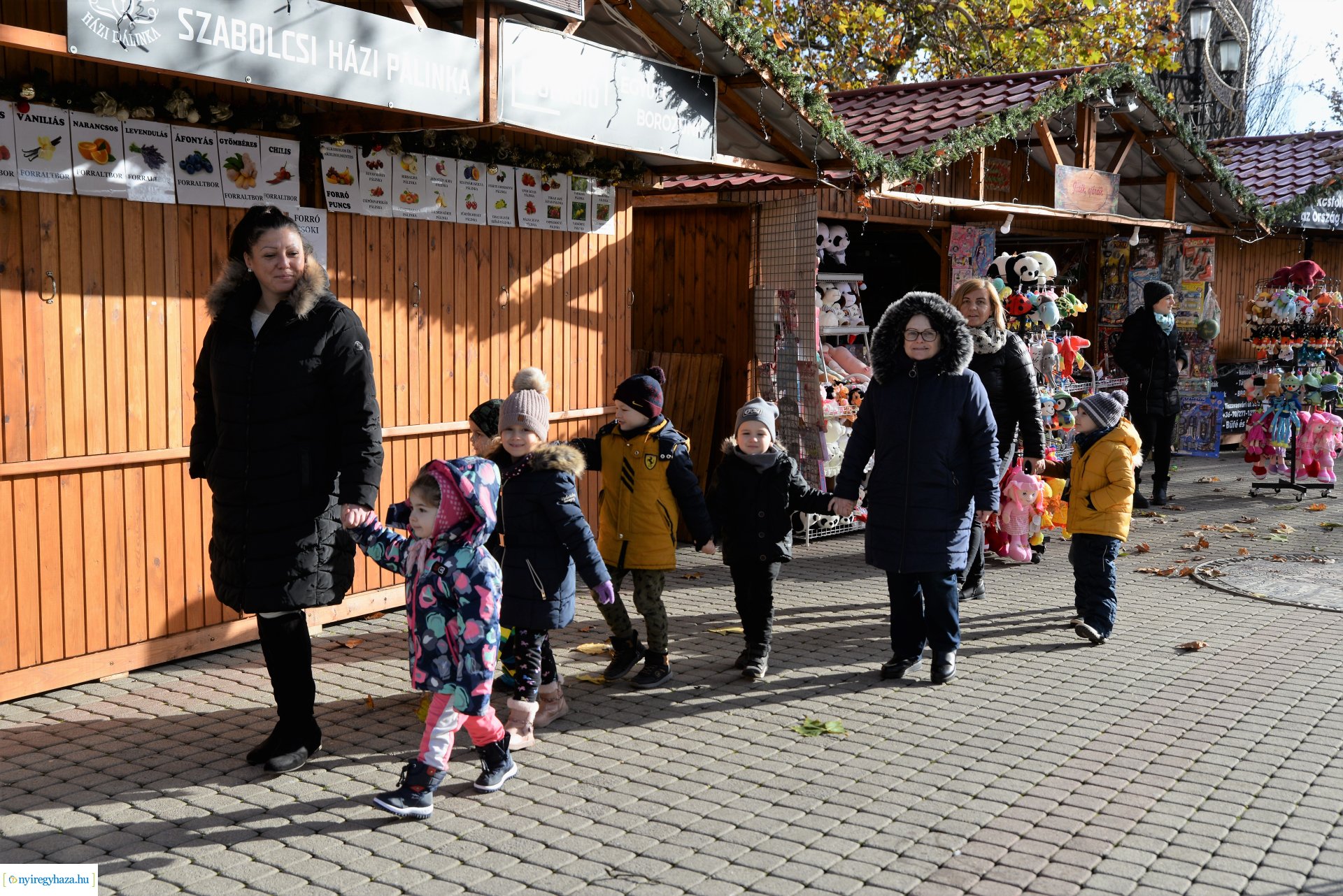 A "Kis karácsonyi sétány-t" óvodások díszítették