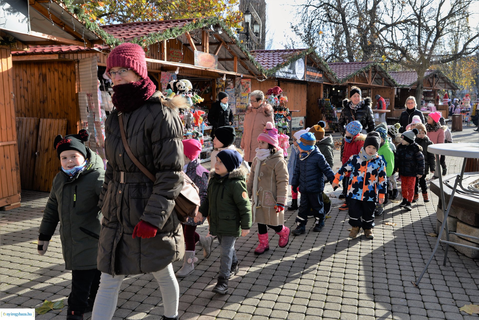 A "Kis karácsonyi sétány-t" óvodások díszítették