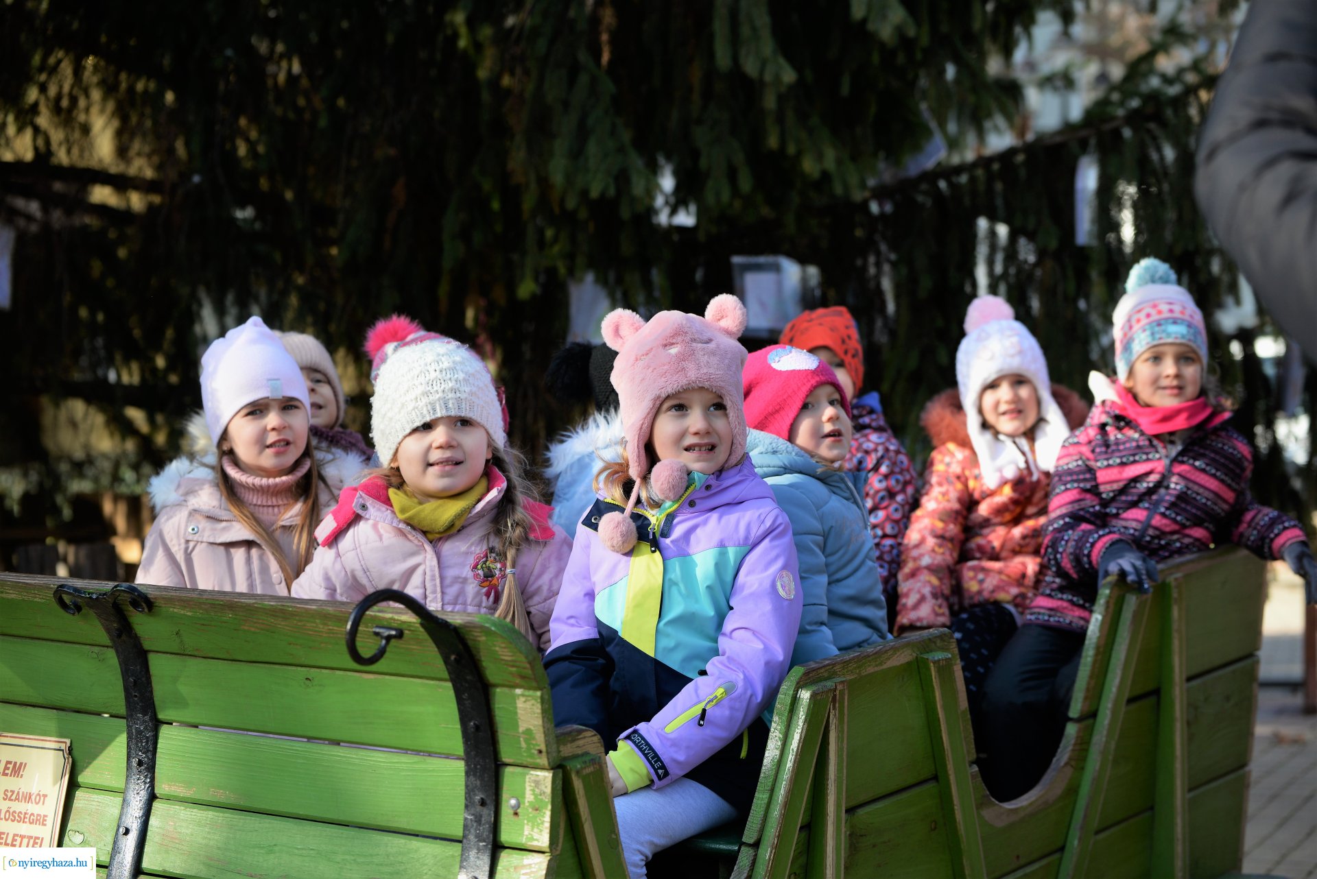 A "Kis karácsonyi sétány-t" óvodások díszítették