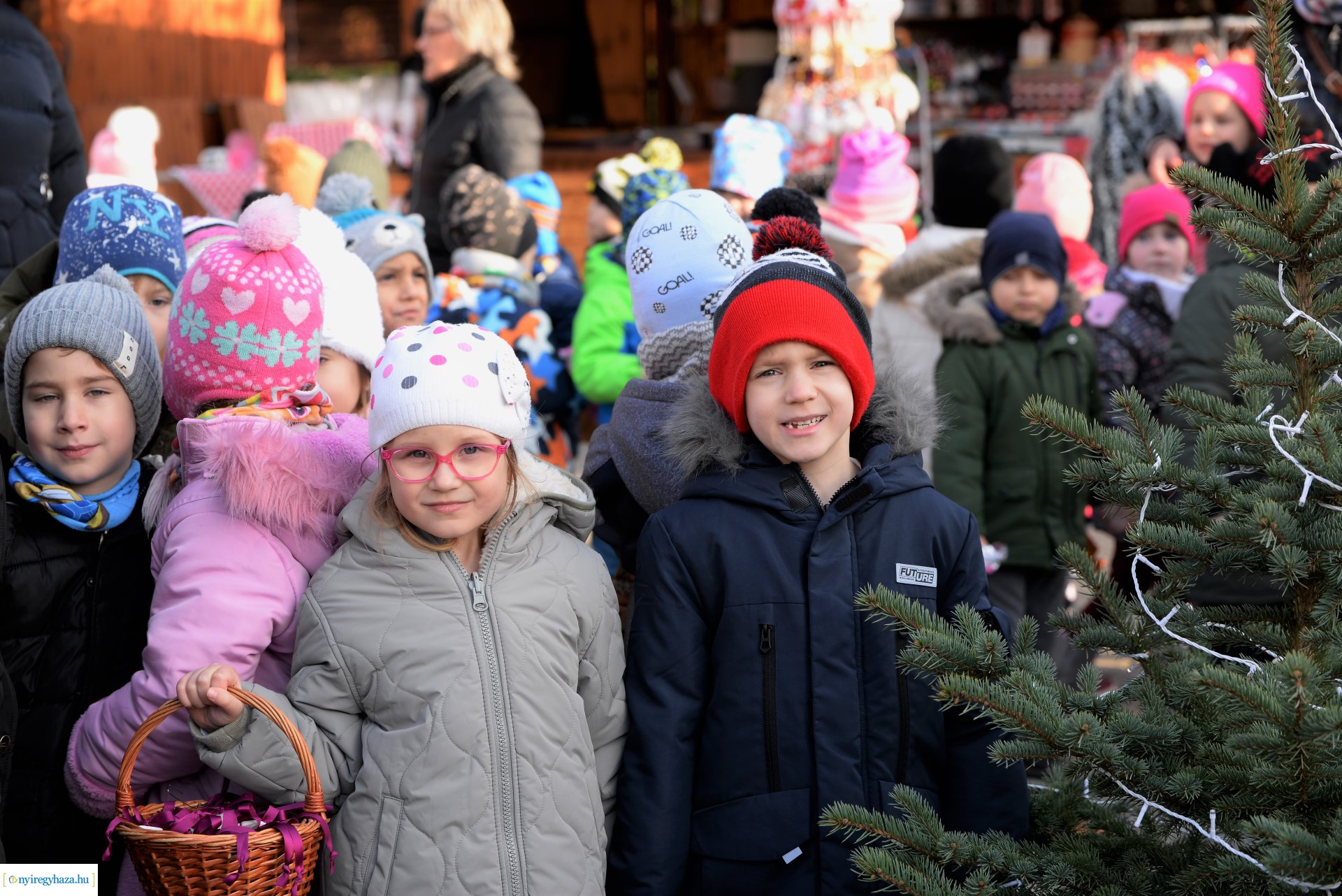 A "Kis karácsonyi sétány-t" óvodások díszítették