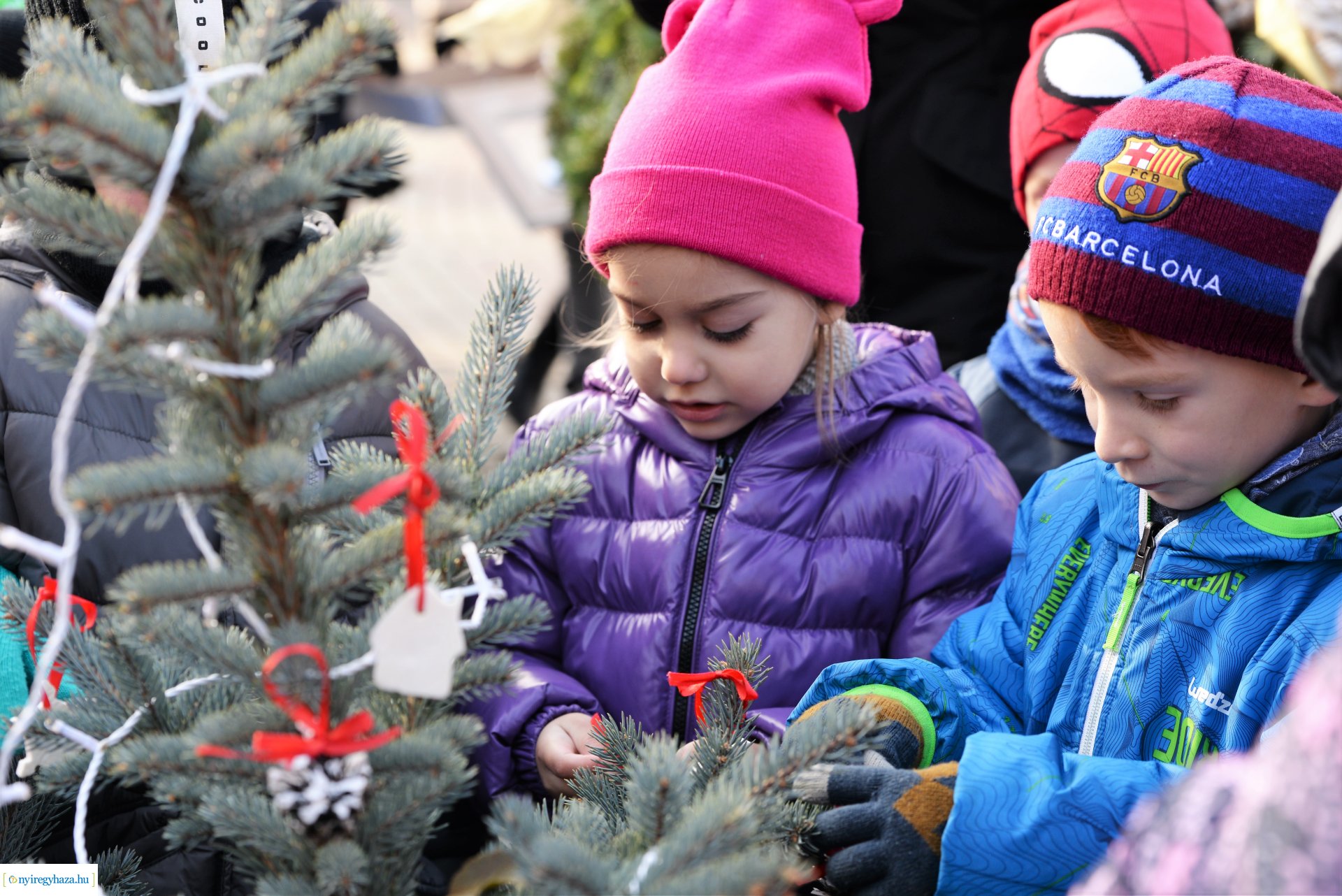 A "Kis karácsonyi sétány-t" óvodások díszítették
