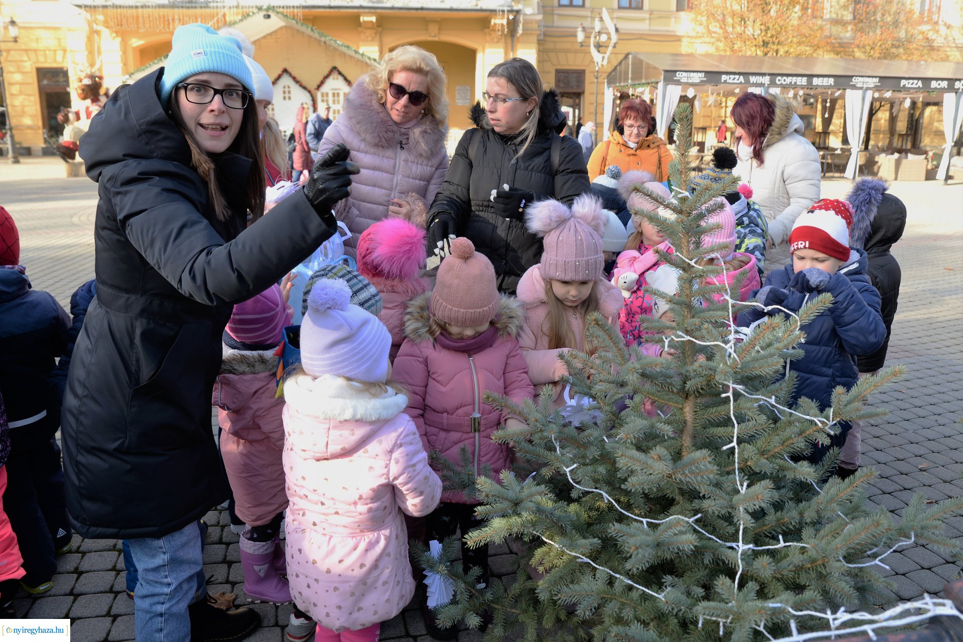 A "Kis karácsonyi sétány-t" óvodások díszítették