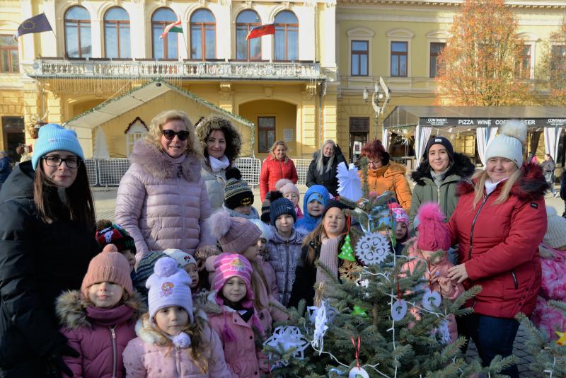 A "Kis karácsonyi sétány-t" óvodások díszítették