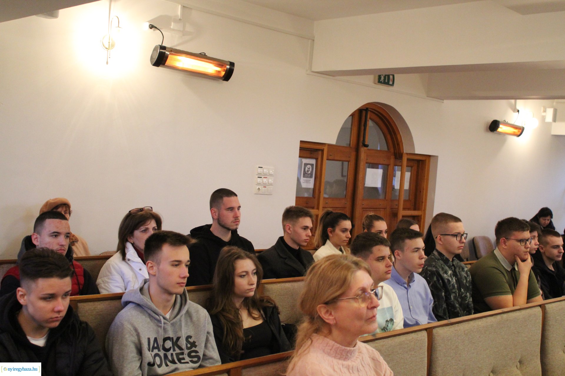 A költészet az értékközvetítés és lelki egészség megőrzésének az eszköze – Petőfi volt a Református Esték fókuszában