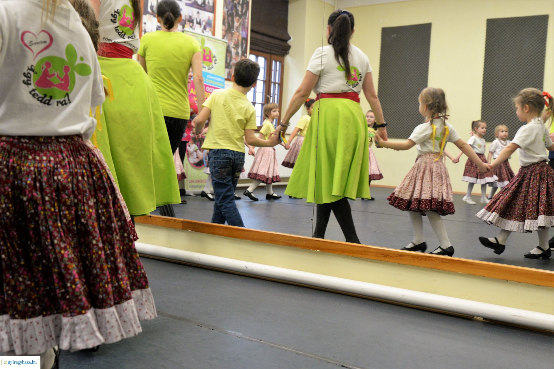 A Kölyökvárban már a nemzeti  ünnepre készültek az óvodások