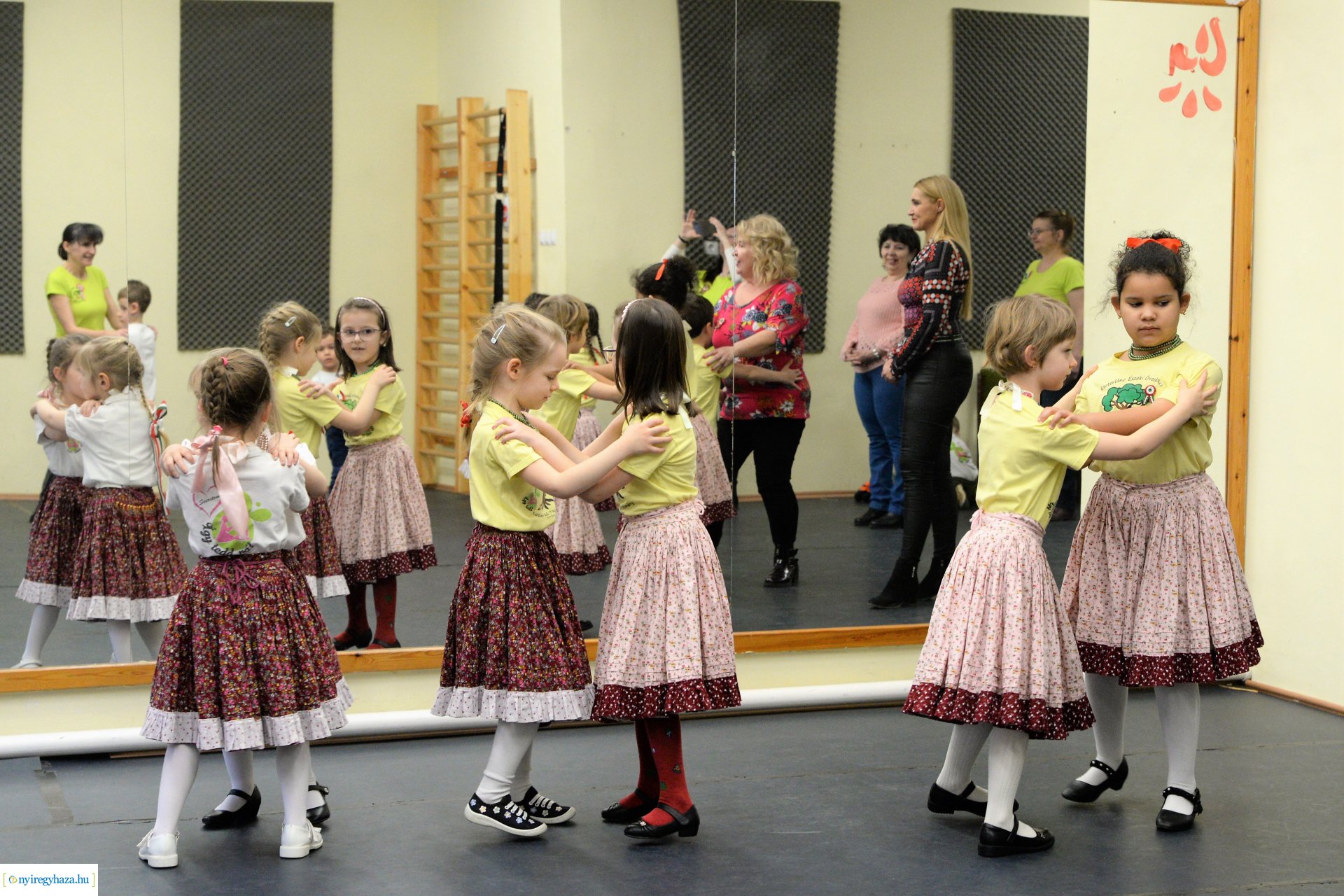 A Kölyökvárban már a nemzeti  ünnepre készültek az óvodások