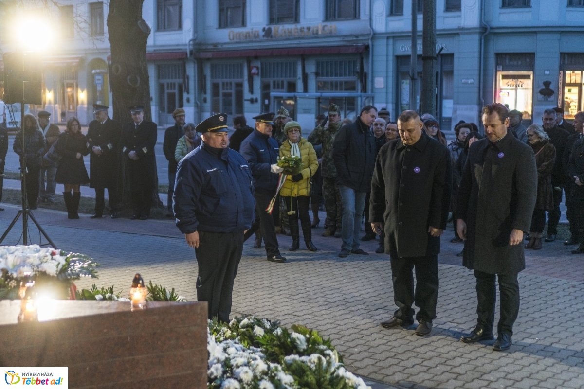 A kommunizmus áldozataira emlékeztek