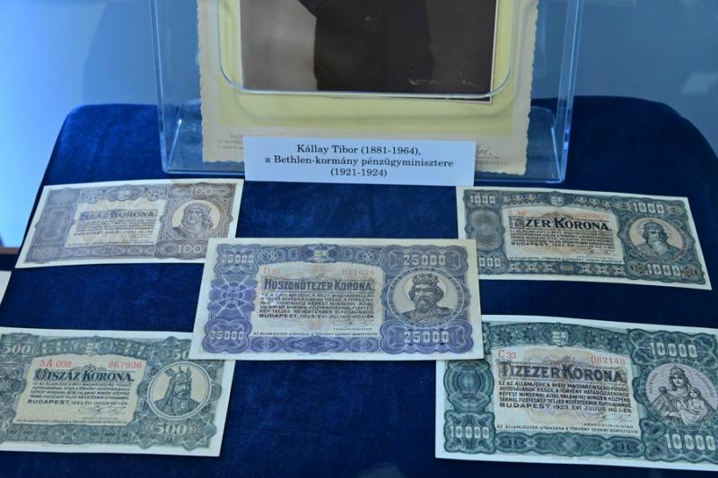 A Kossuth-bankótól a forintig - időszaki kiállítás a Kállay Házban